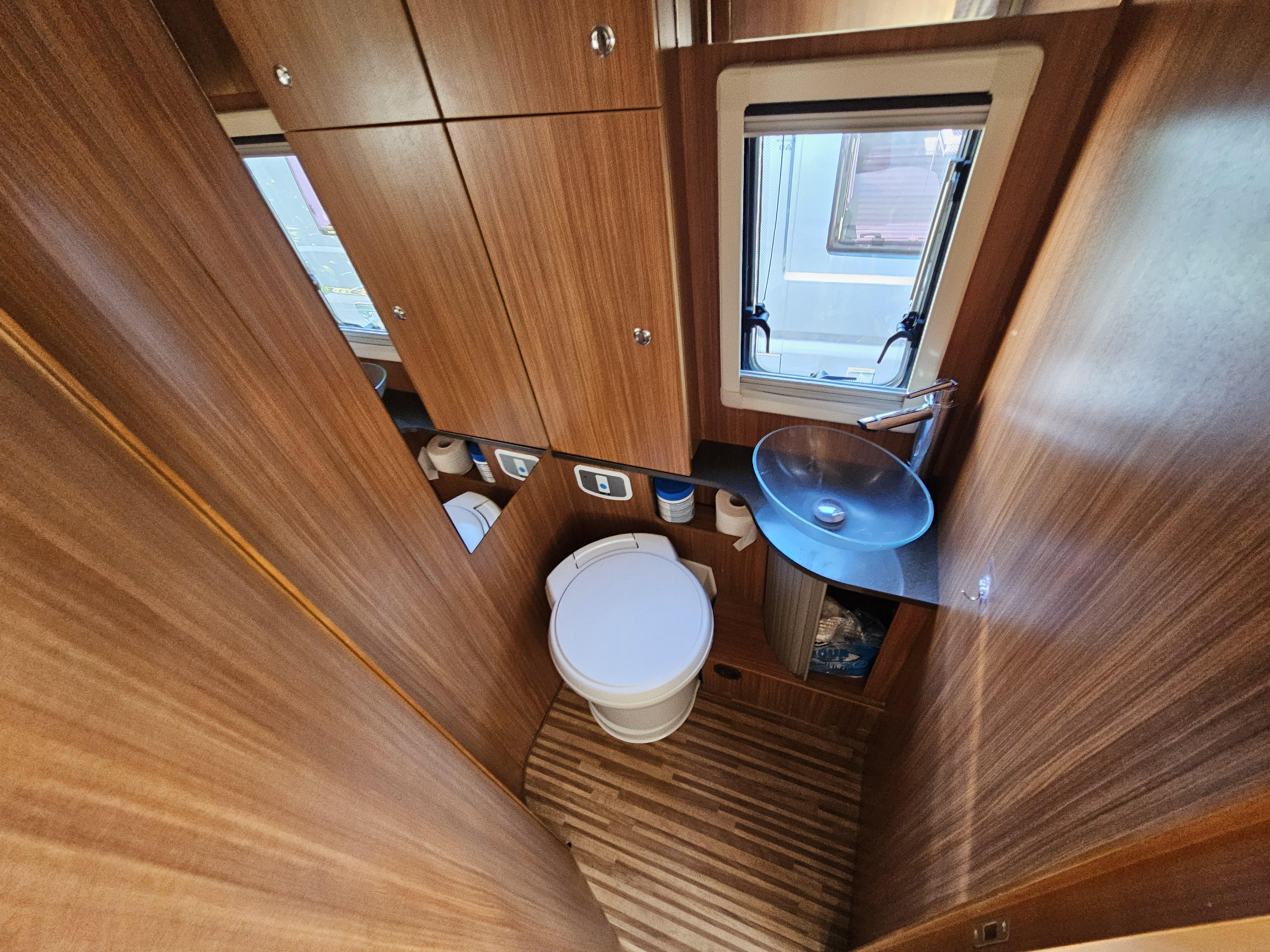  - 8 - ADRIA MATRIX 680 SL 