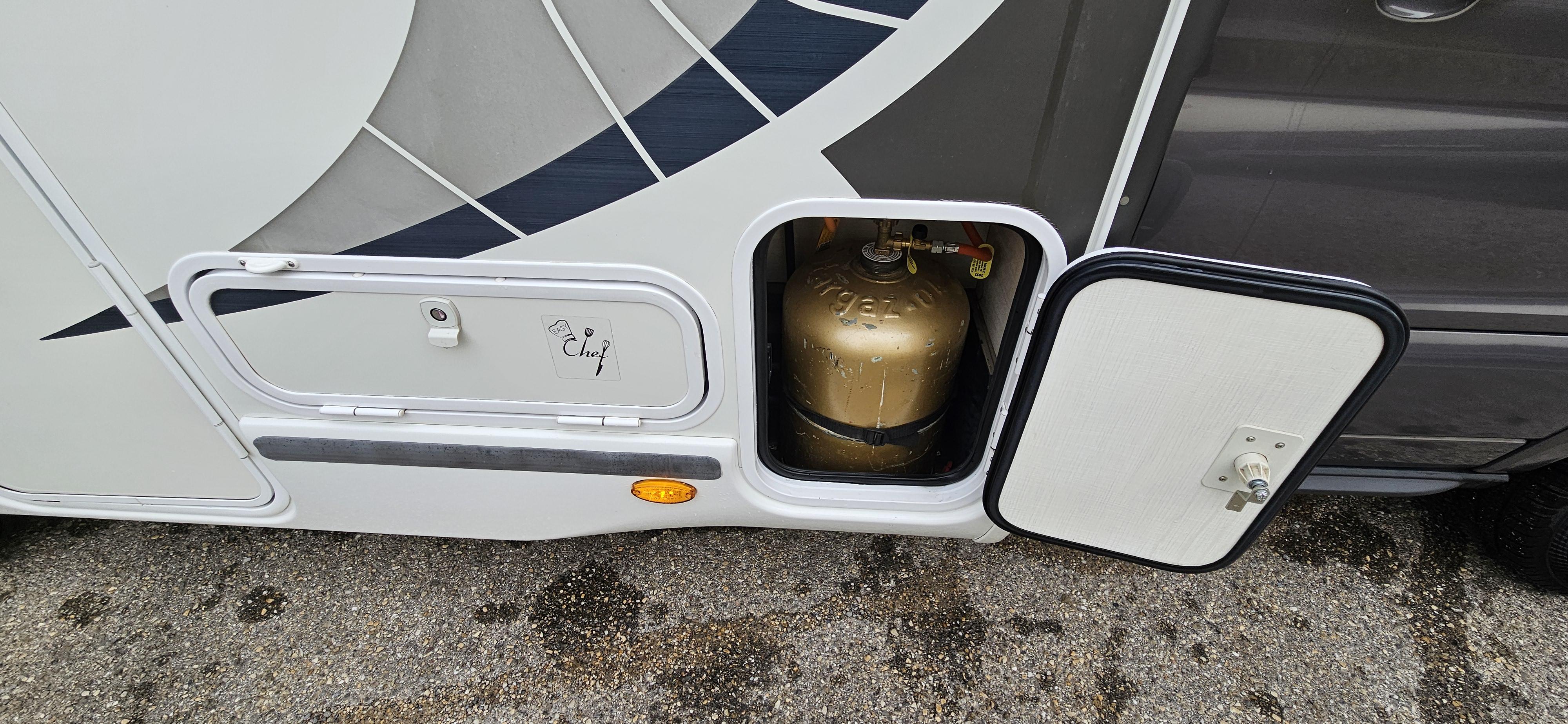  - 3 - CHAUSSON WELCOME 610 