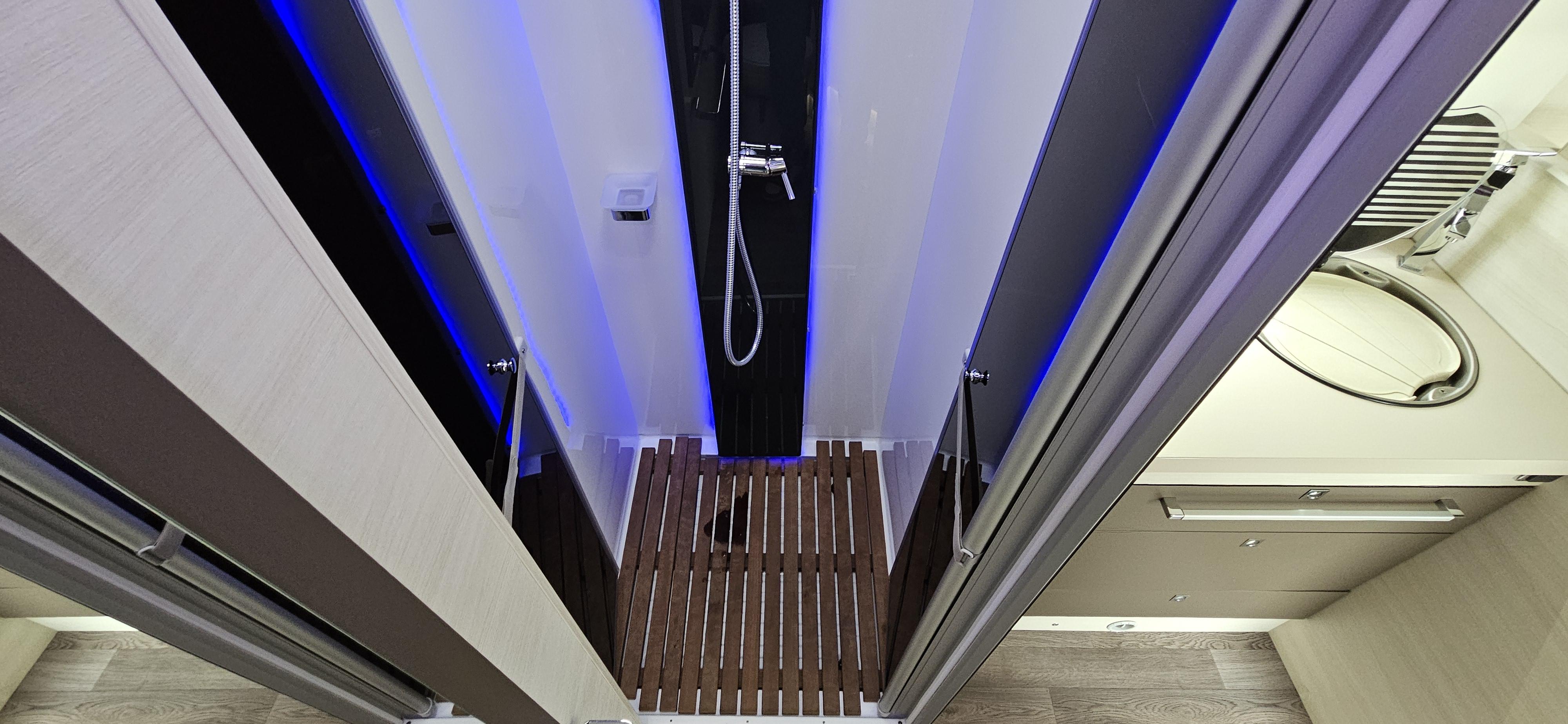  - 21 - CHAUSSON WELCOME 610 