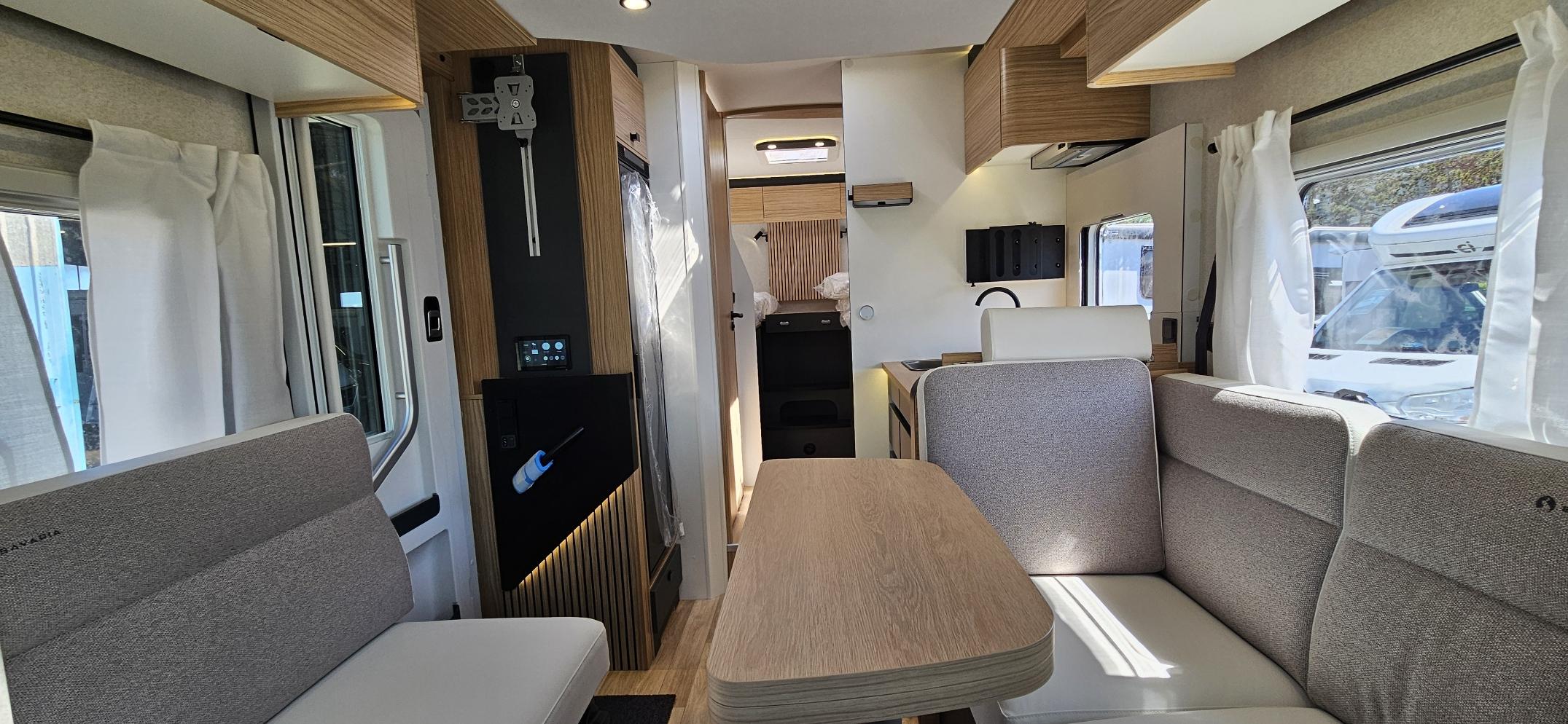  - 12 - BAVARIA T 720 FGJ INTENSE 