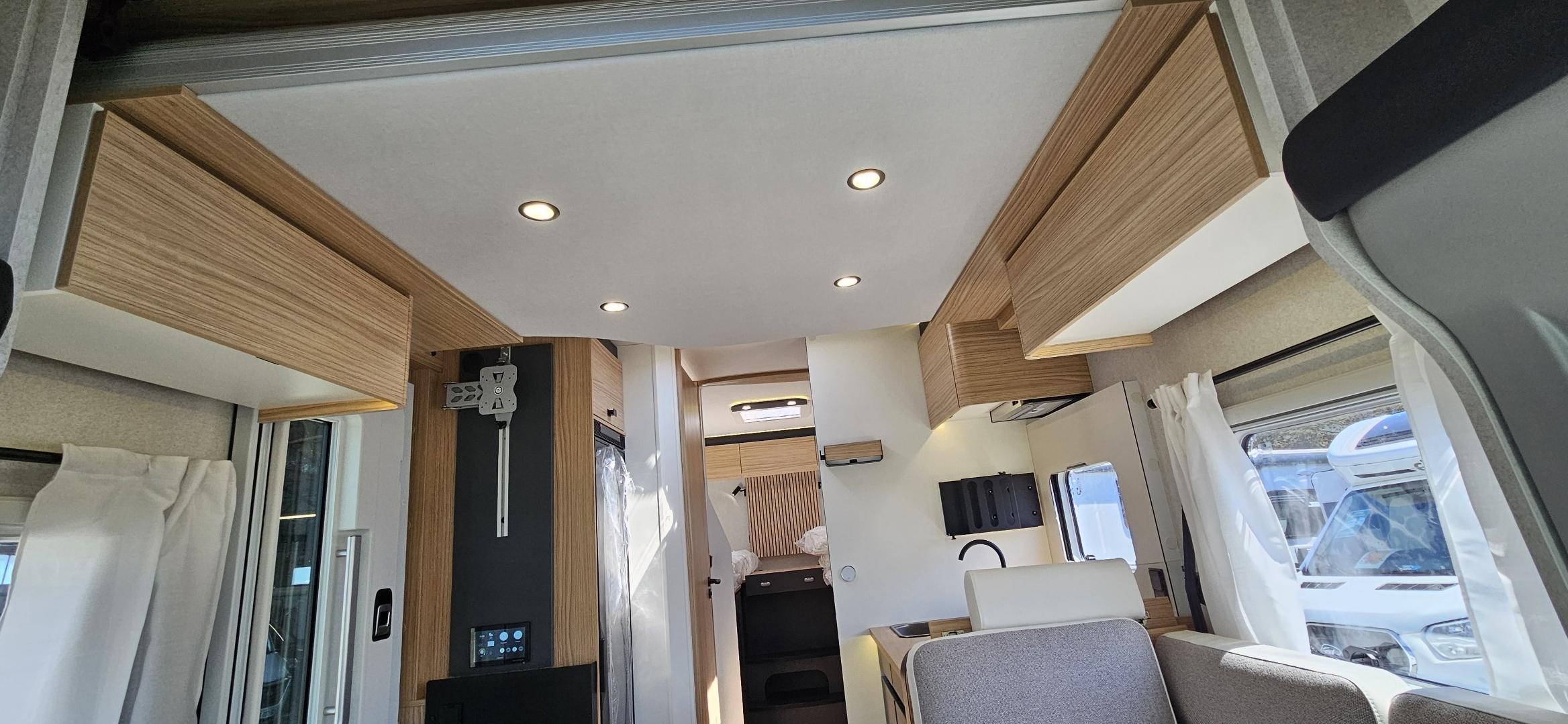  - 13 - BAVARIA T 720 FGJ INTENSE 