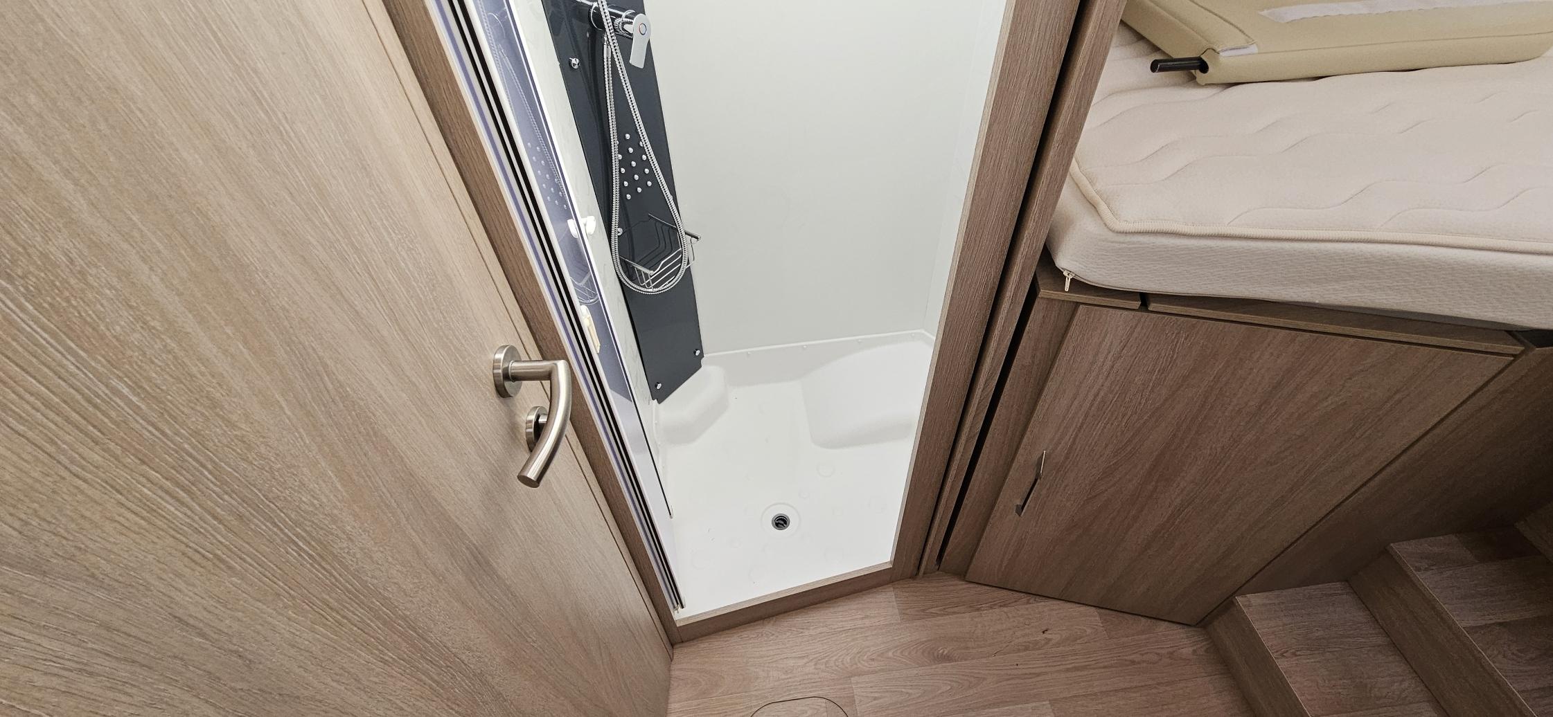  - 18 - RAPIDO 8066 DF PREMIUM EDITION 