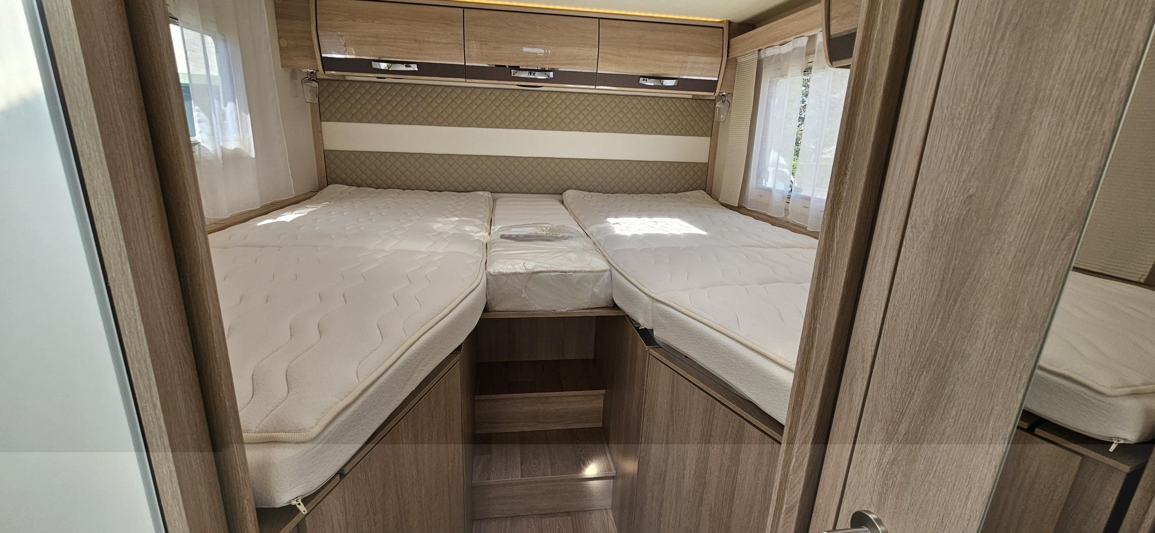  - 19 - RAPIDO 8066 DF PREMIUM EDITION 