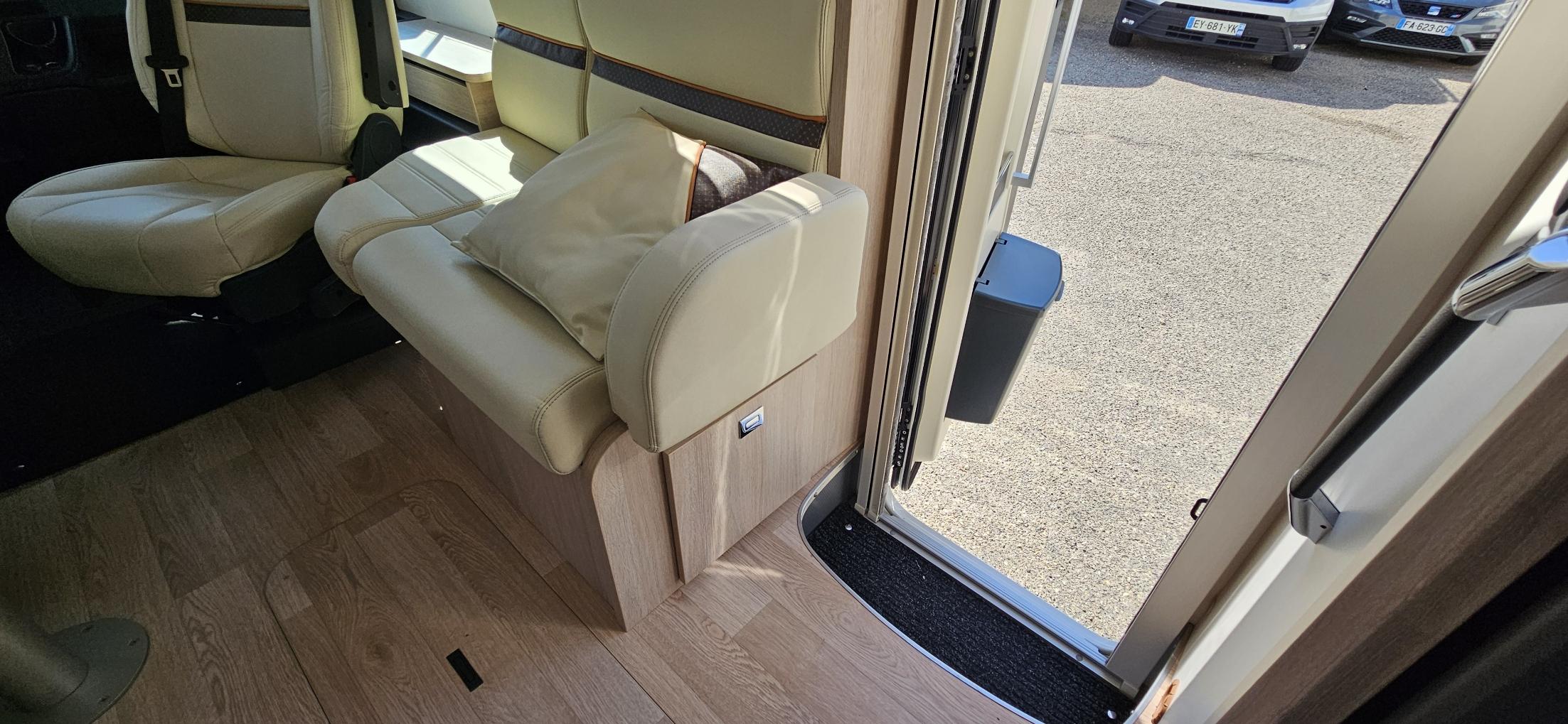  - 27 - RAPIDO 8066 DF PREMIUM EDITION 
