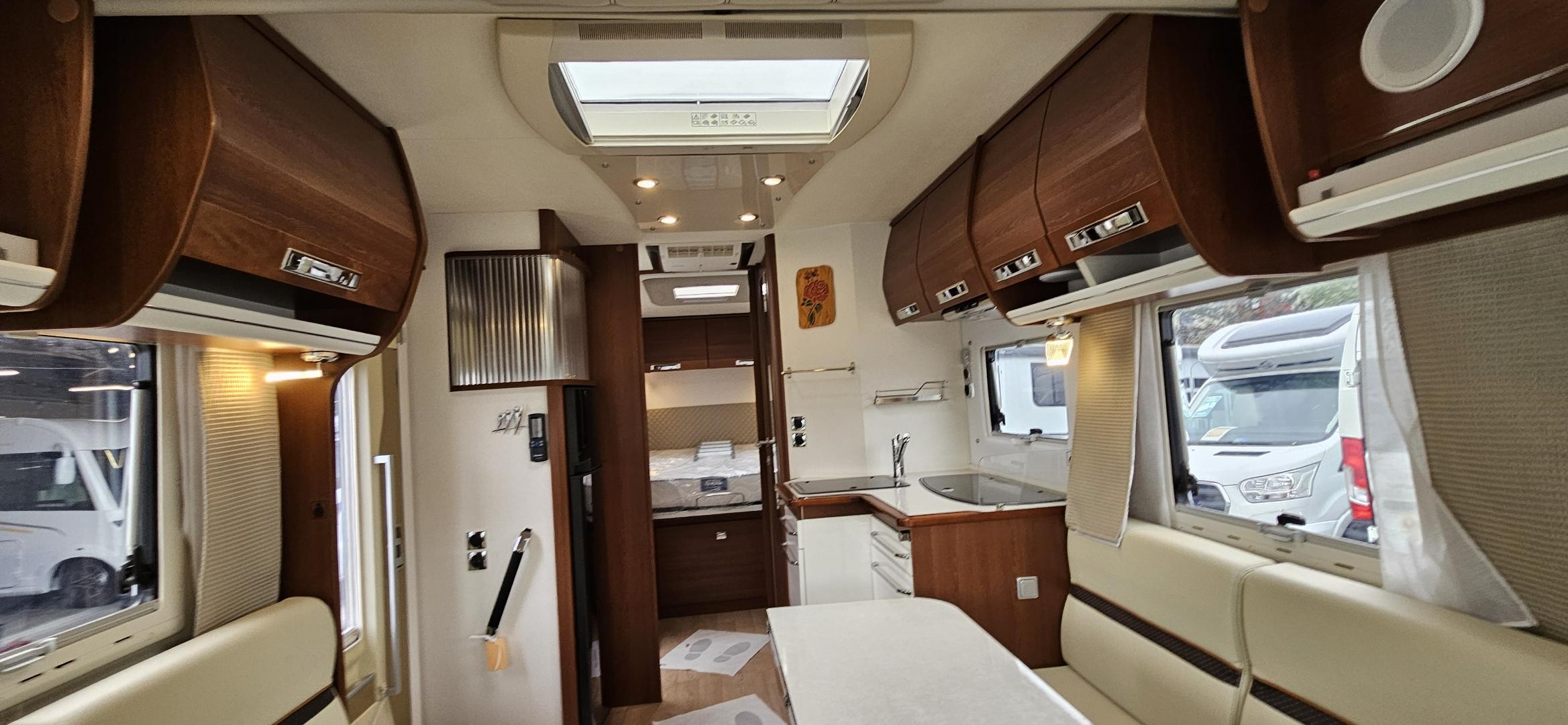  - 16 - RAPIDO 8096 DF PREMIUM EDITION 