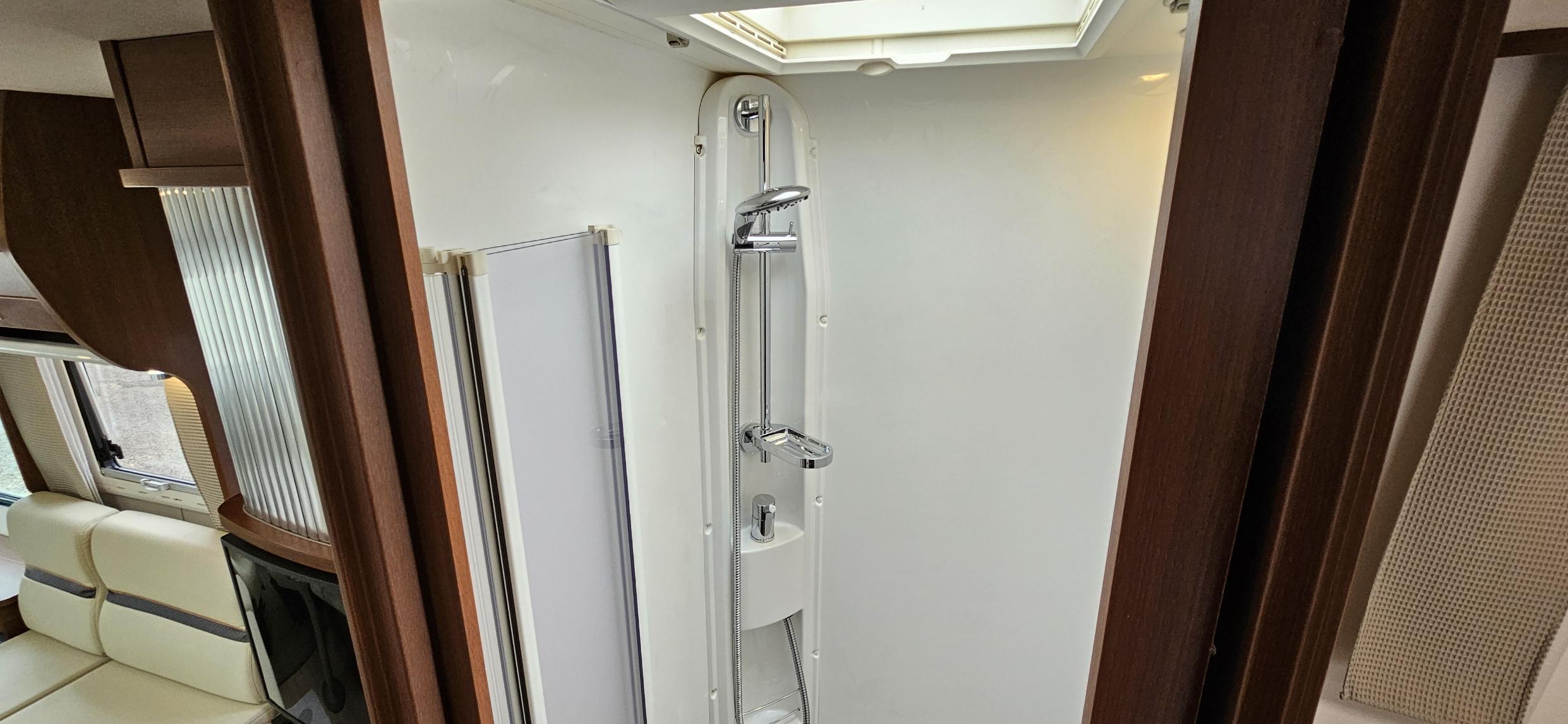  - 24 - RAPIDO 8096 DF PREMIUM EDITION 