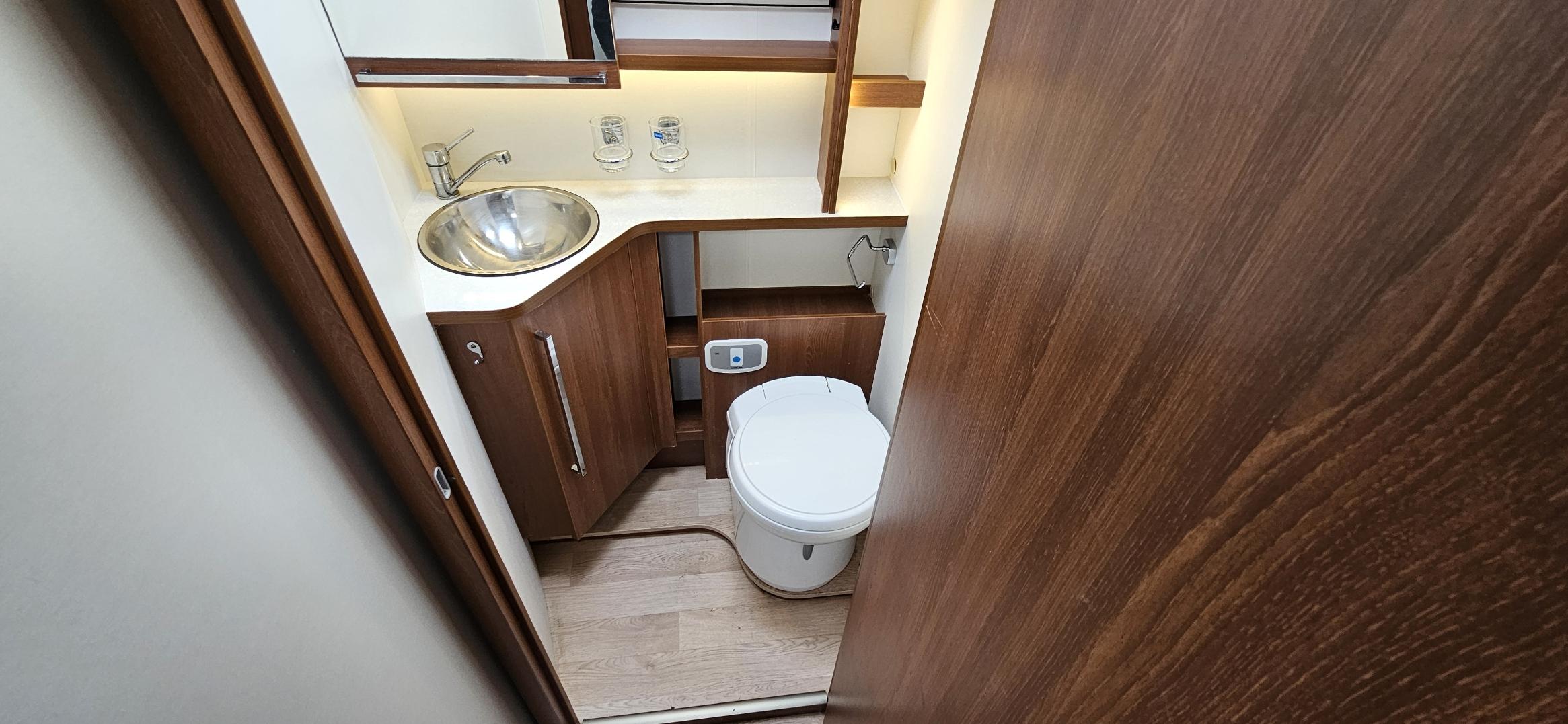  - 25 - RAPIDO 8096 DF PREMIUM EDITION 