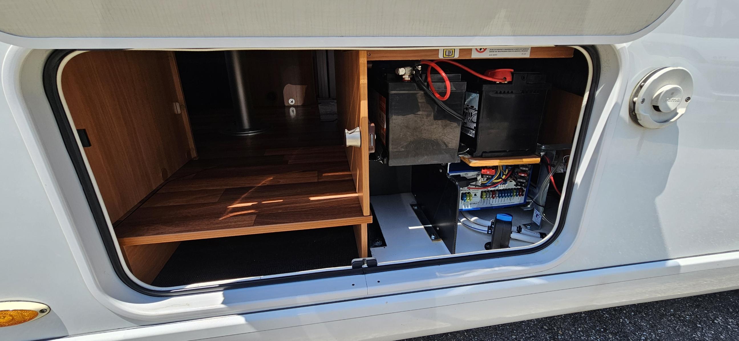  - 5 - HYMER B698 