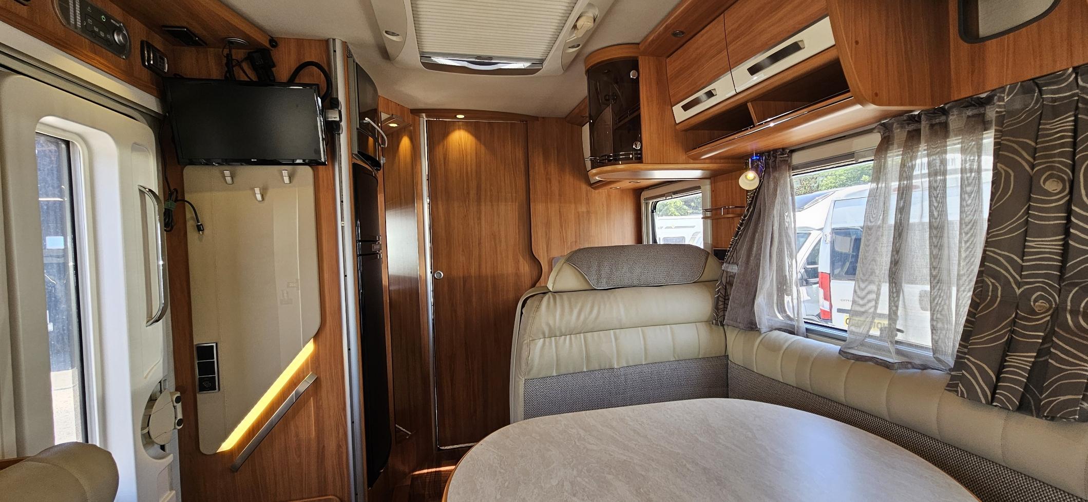  - 14 - HYMER B698 