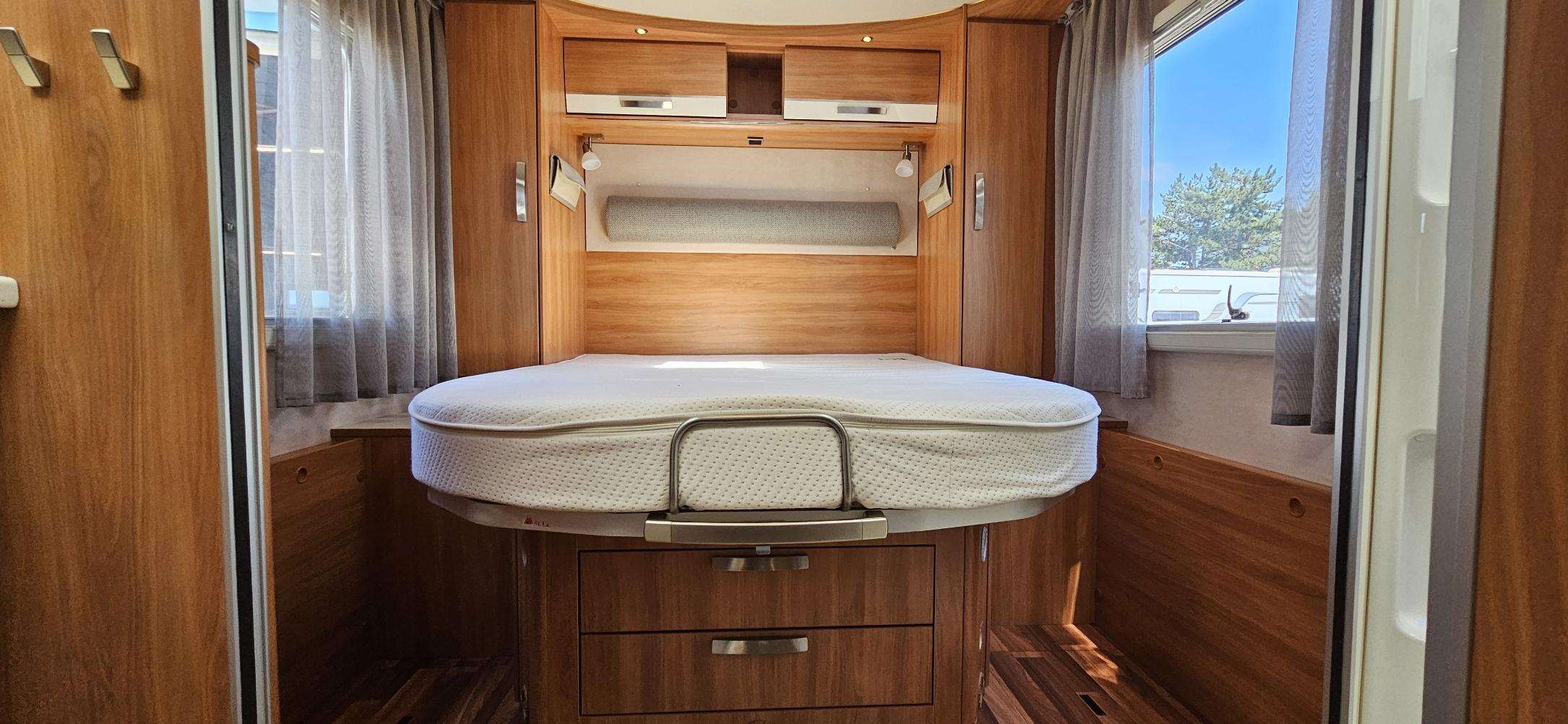  - 19 - HYMER B698 