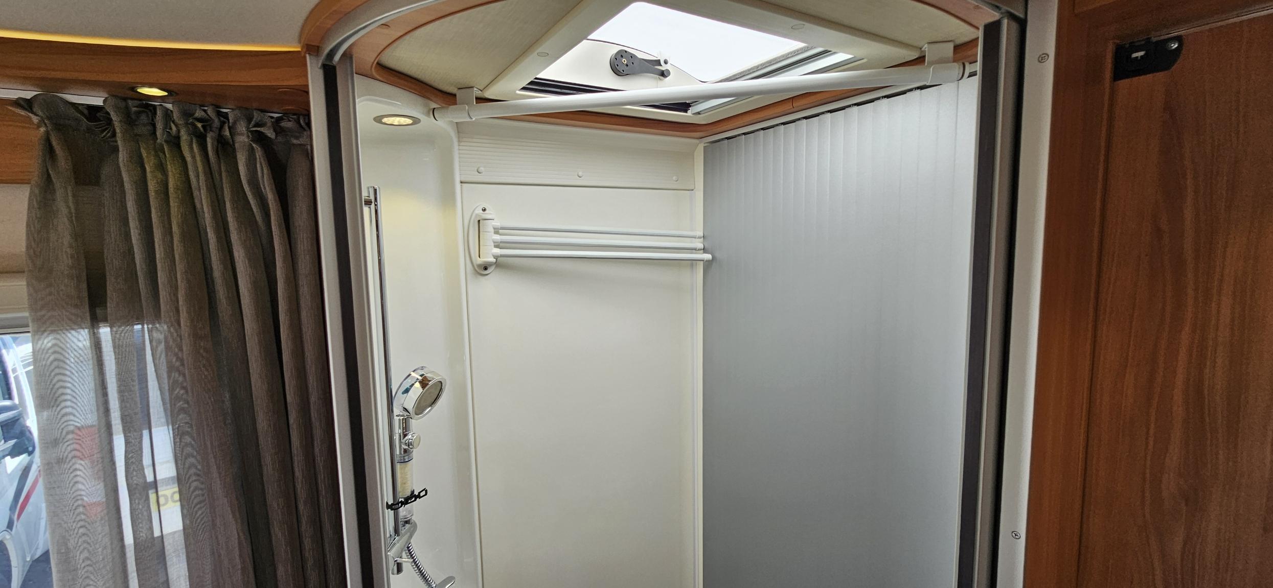  - 24 - HYMER B698 