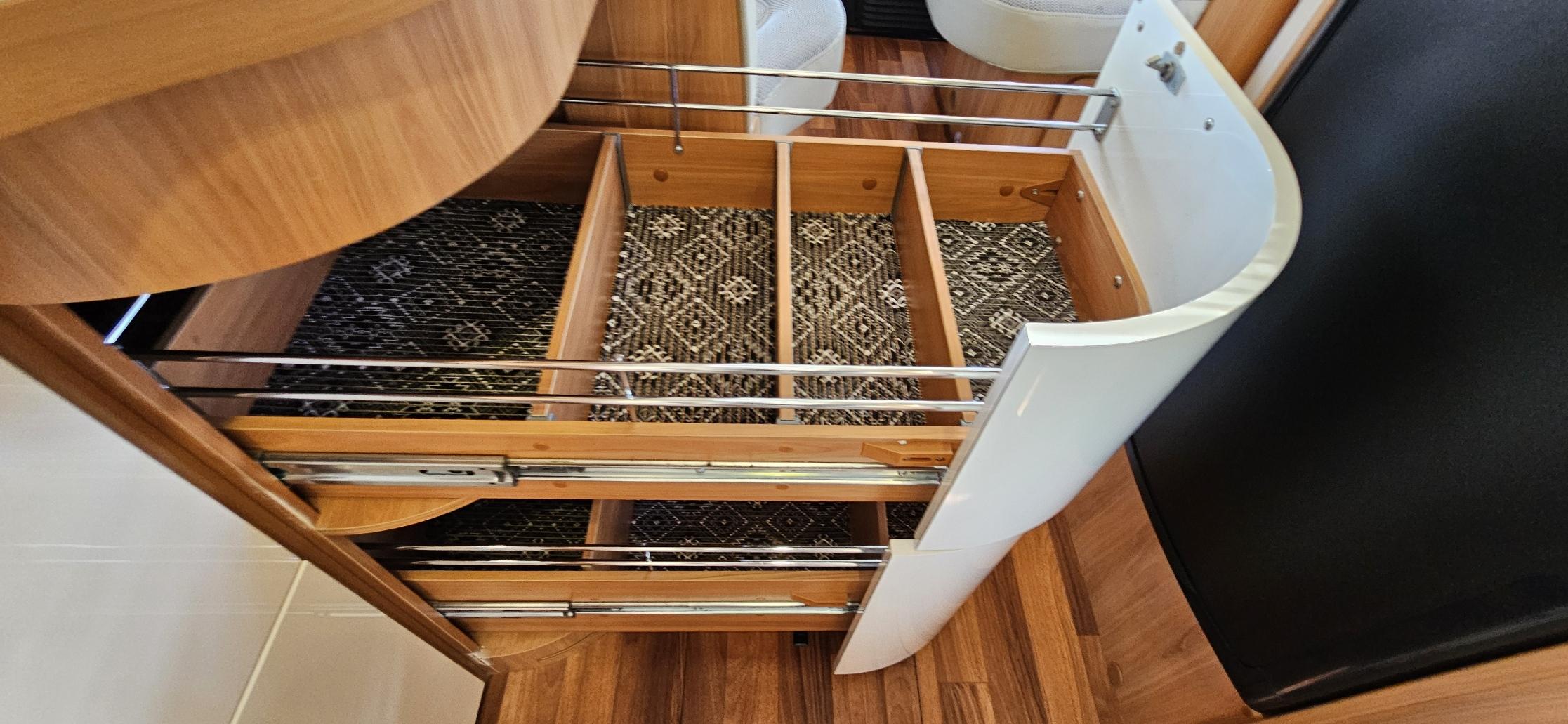  - 30 - HYMER B698 
