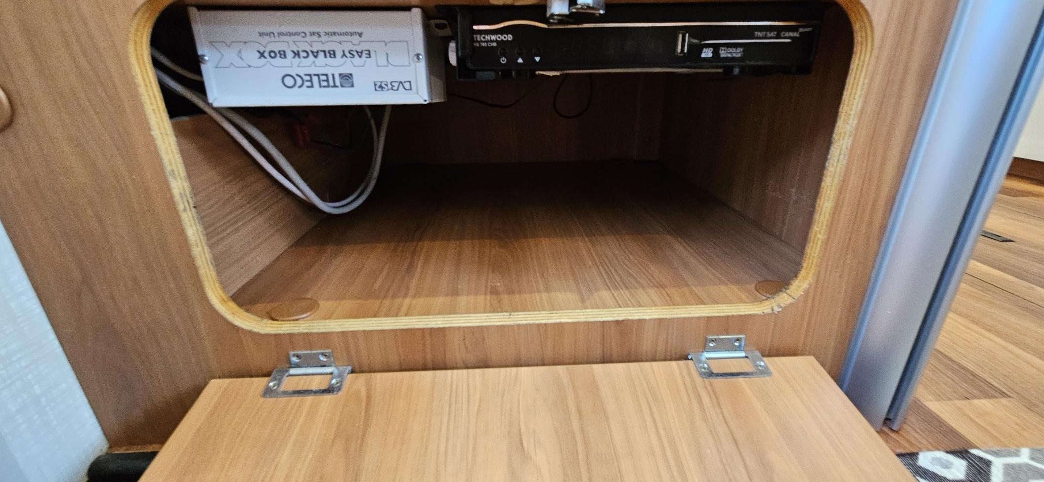  - 34 - HYMER B698 