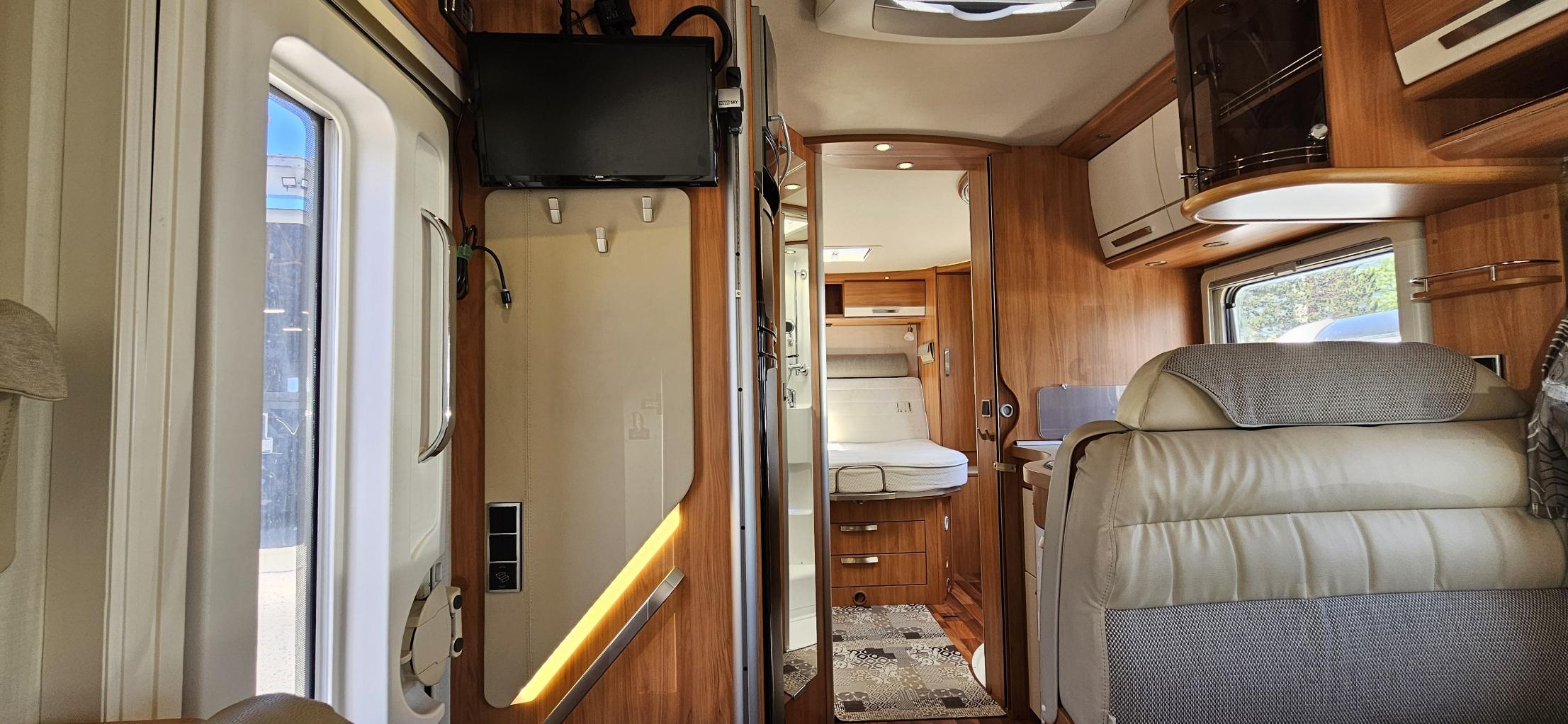  - 35 - HYMER B698 