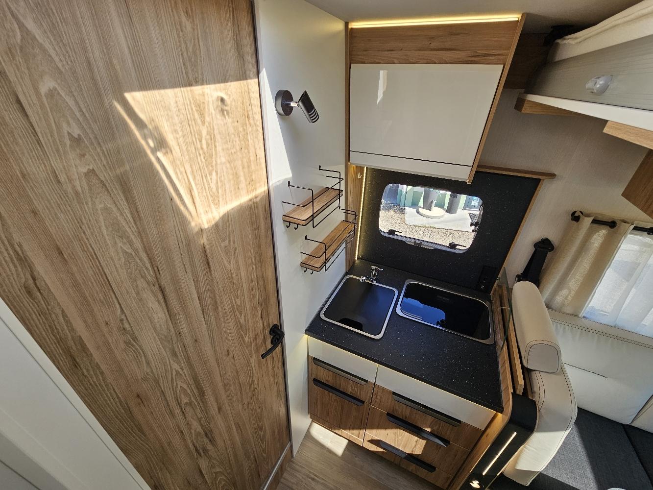  - 8 - BAVARIA T 726 FC NOMADE 