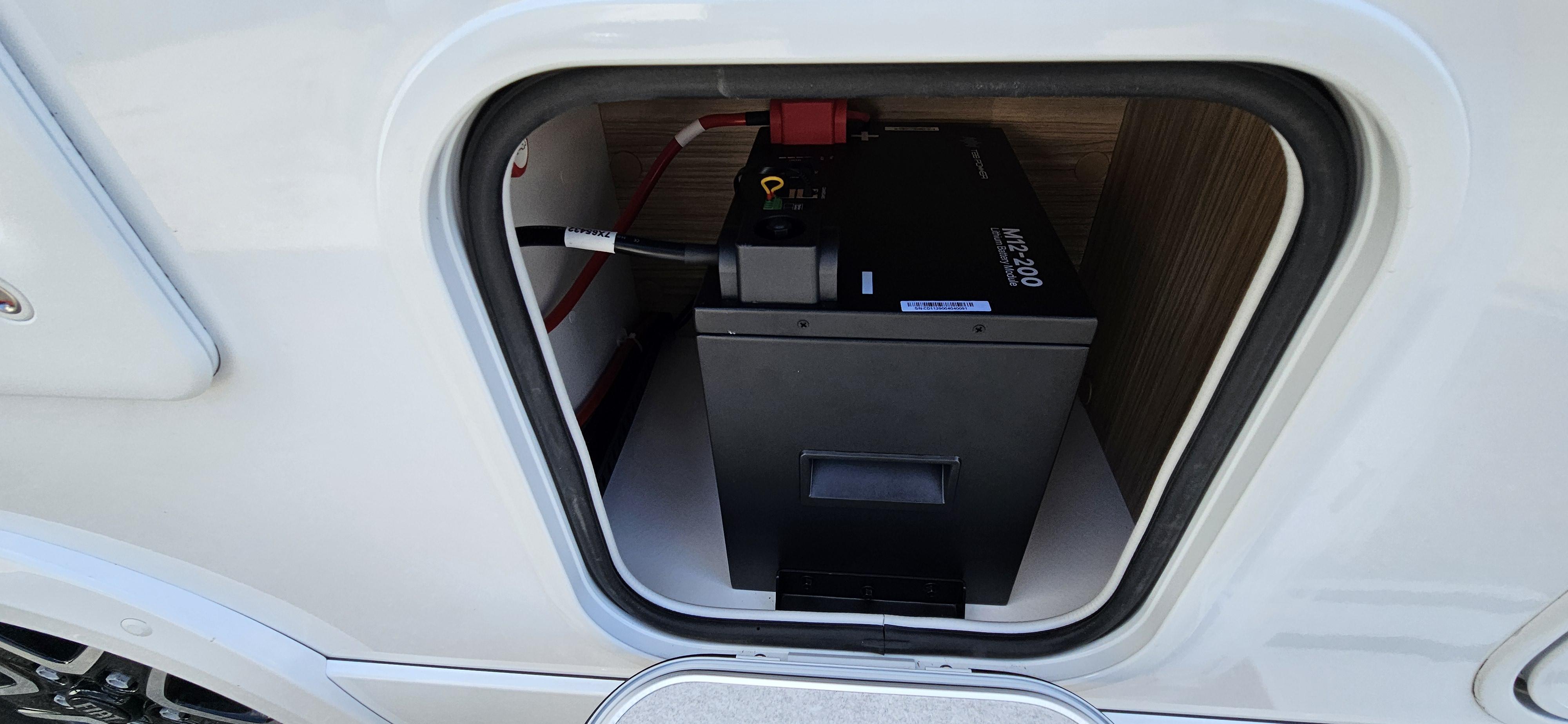  - 7 - BAVARIA I 740 FGJ NOMADE 