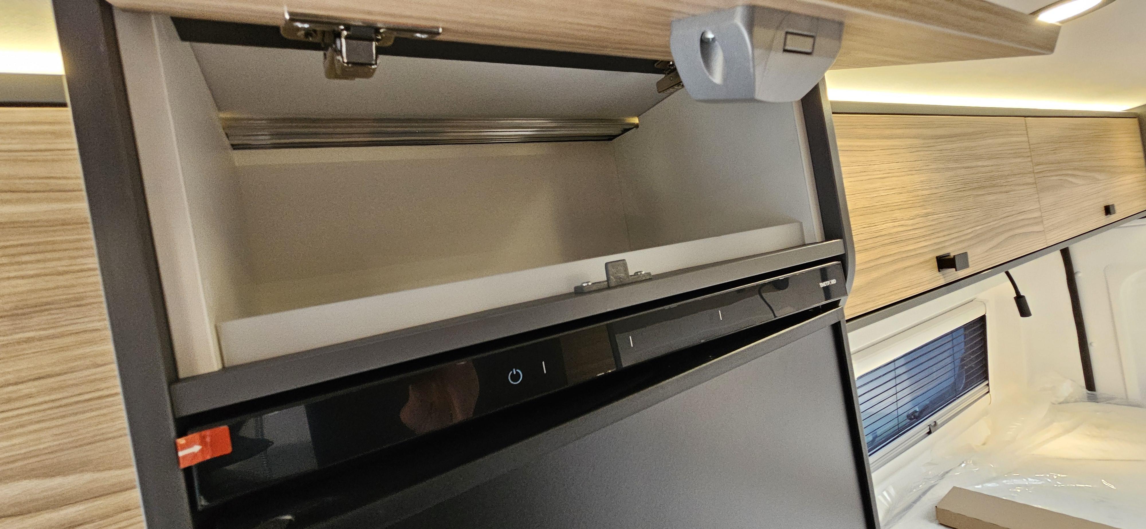  - 24 - BAVARIA K630J NOMADE 