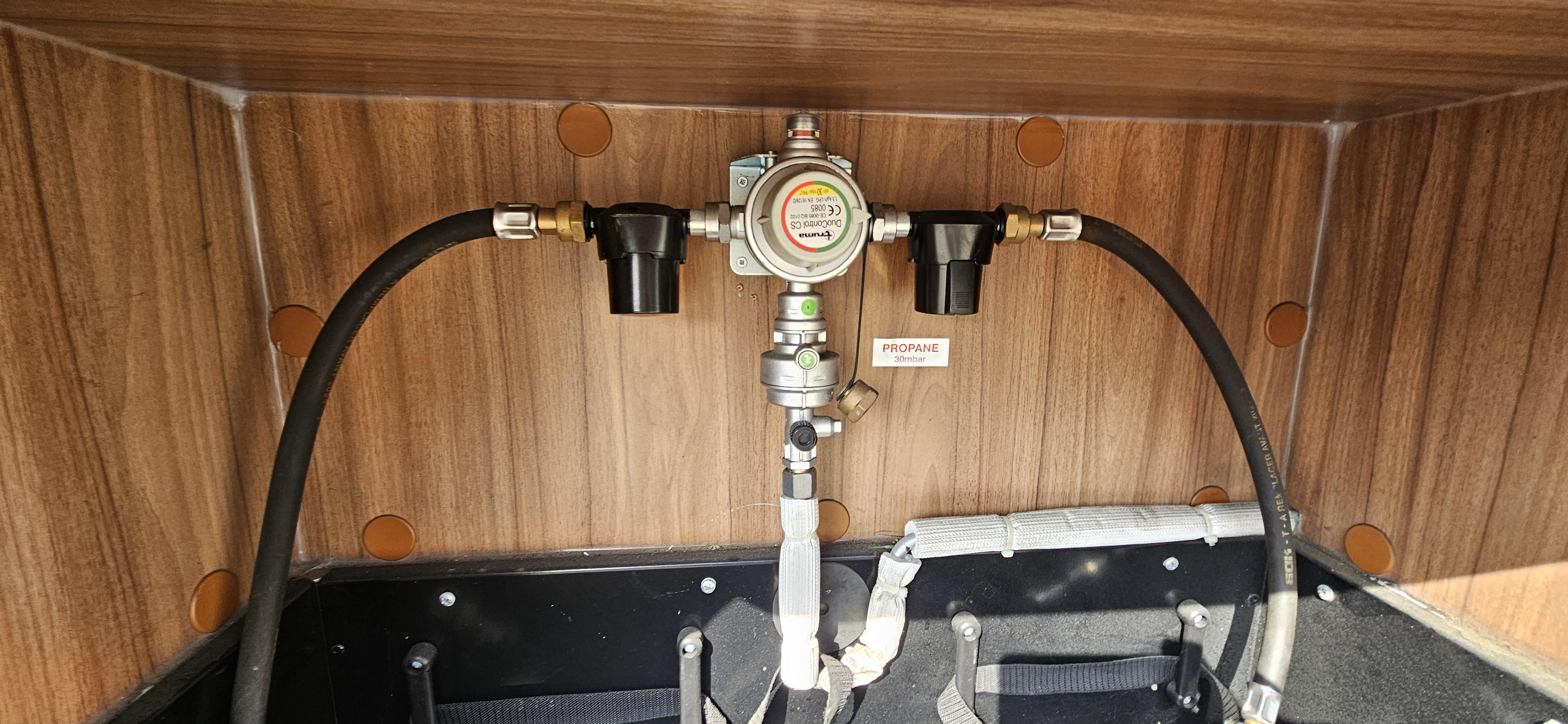  - 10 - PILOTE P 746 FC ESSENTIEL 