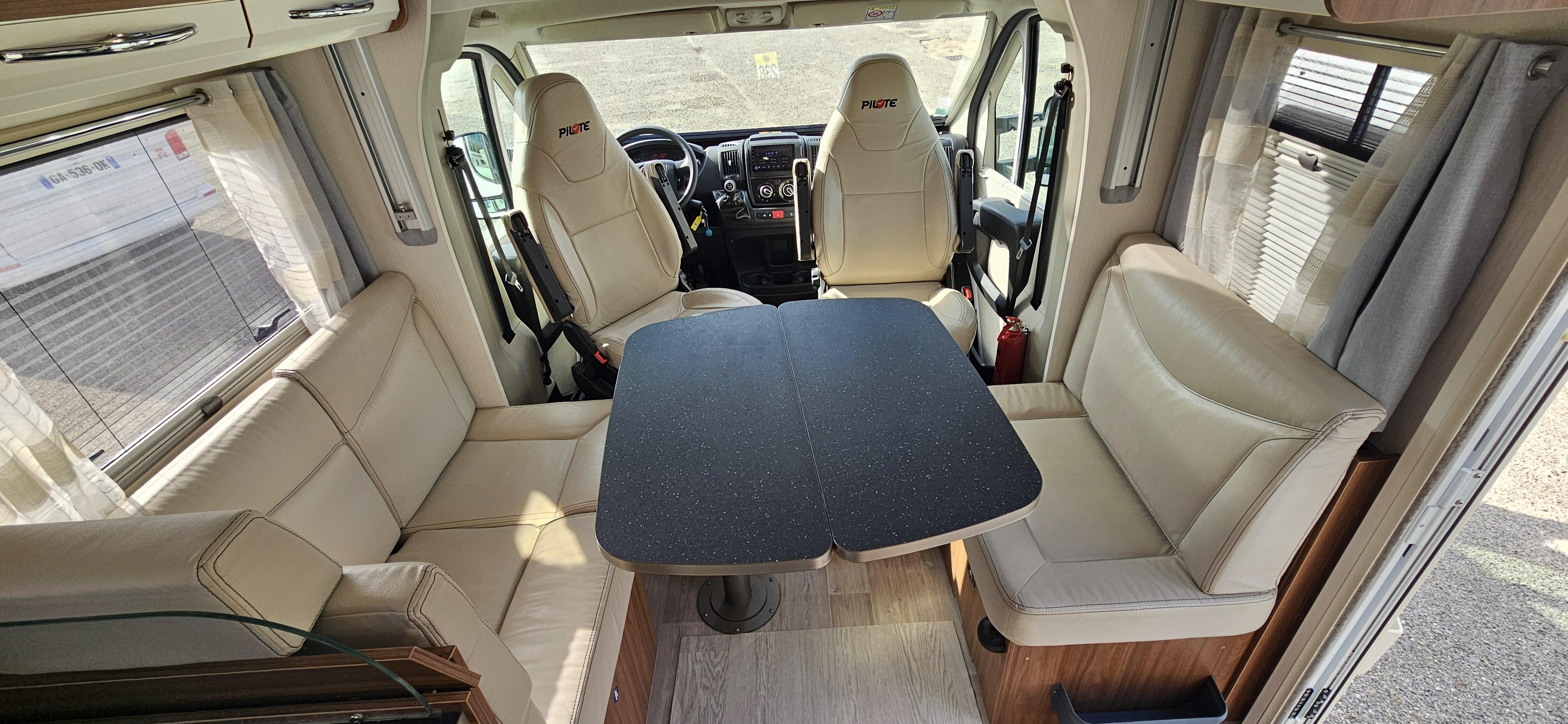  - 14 - PILOTE P 746 FC ESSENTIEL 