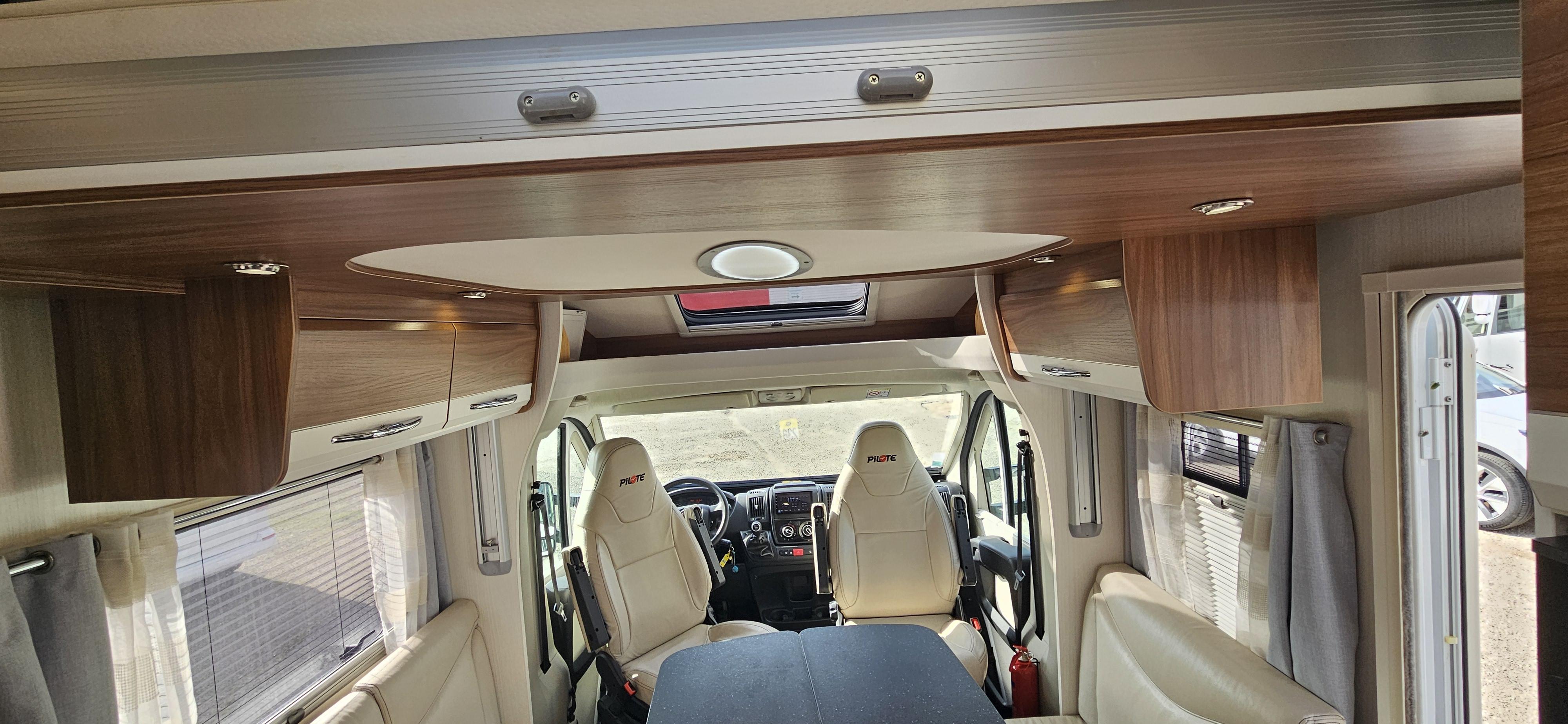  - 17 - PILOTE P 746 FC ESSENTIEL 