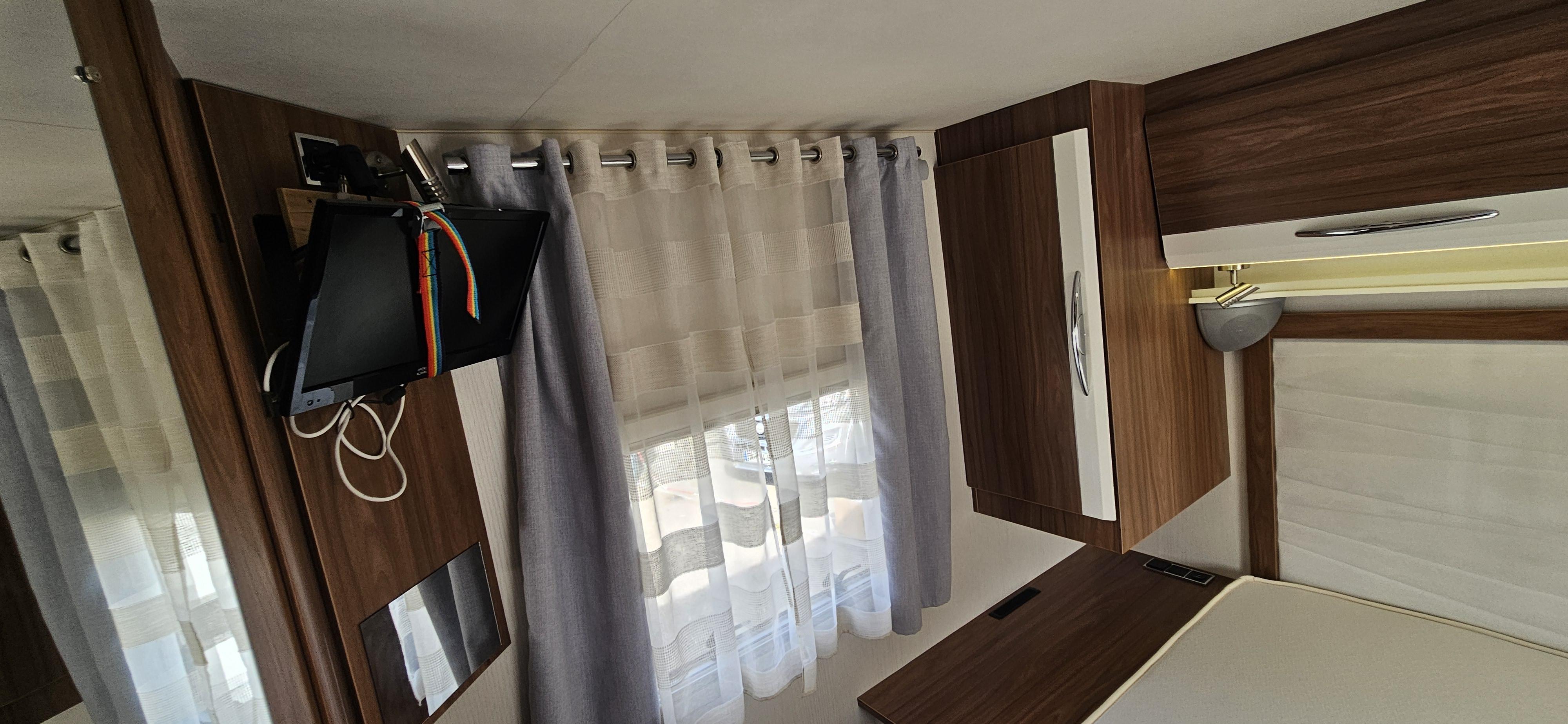  - 29 - PILOTE P 746 FC ESSENTIEL 