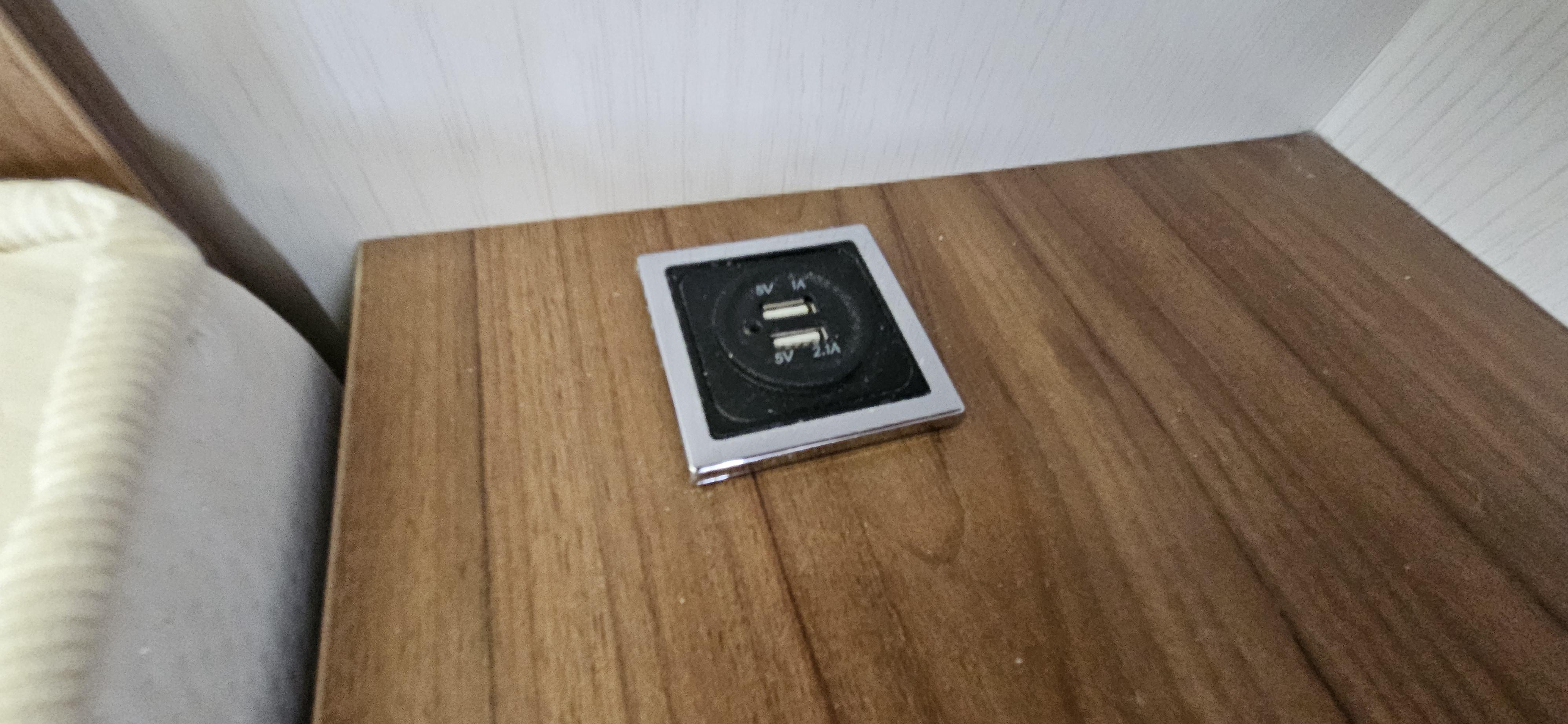  - 33 - PILOTE P 746 FC ESSENTIEL 