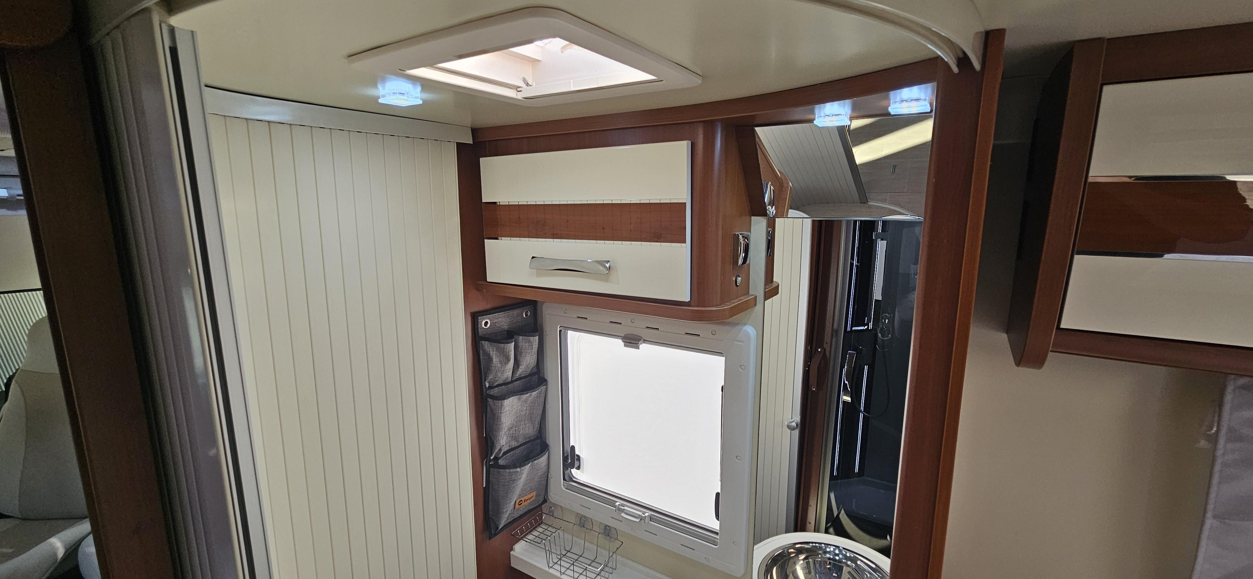  - 8 - MOBILVETTA KYACHT 85 TECHNO LINE 