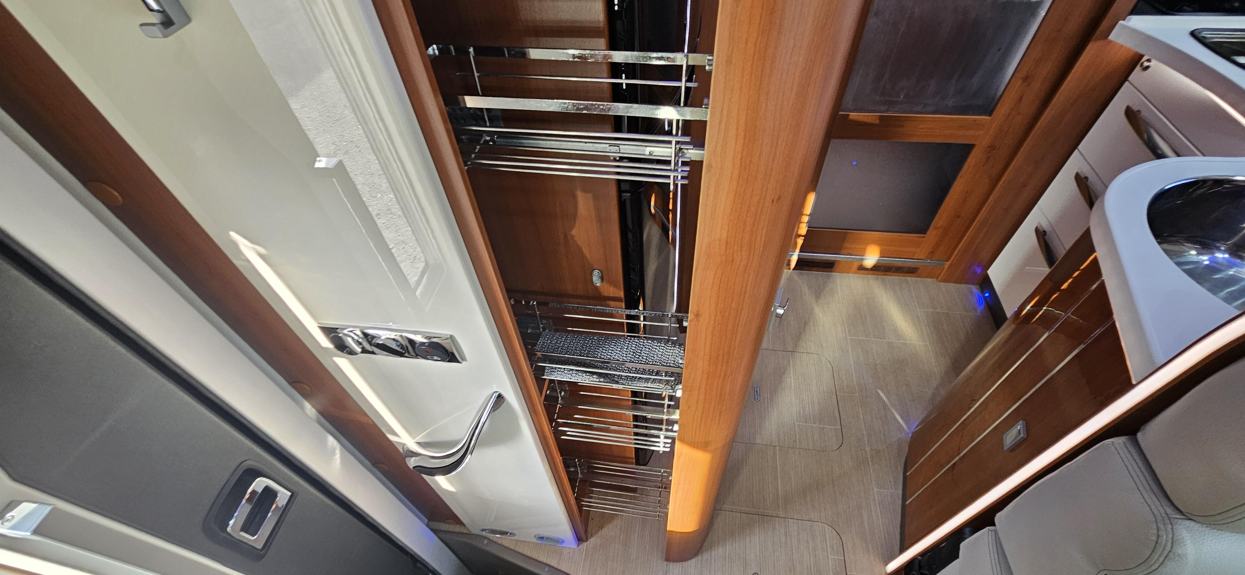  - 12 - MOBILVETTA KYACHT 85 TECHNO LINE 