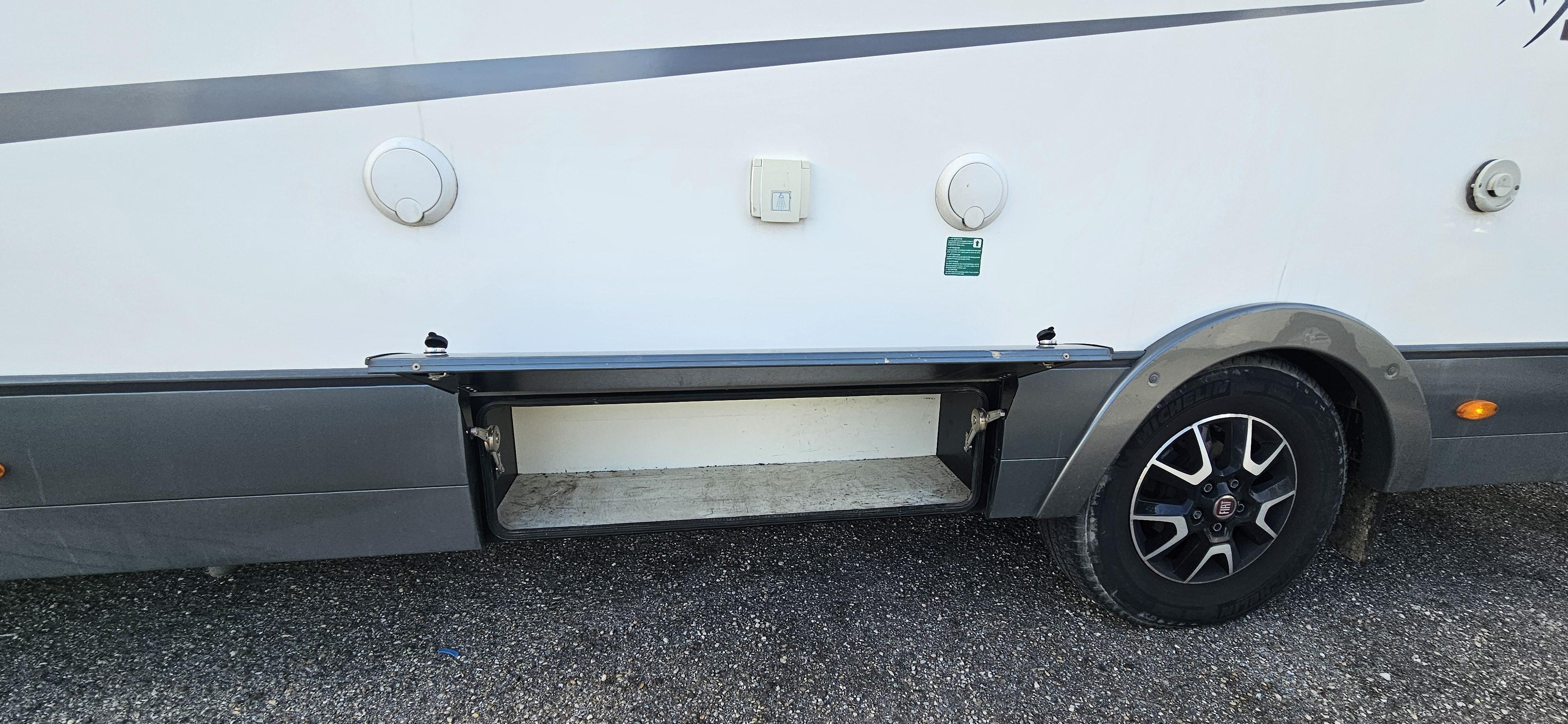  - 26 - MOBILVETTA KYACHT 85 TECHNO LINE 