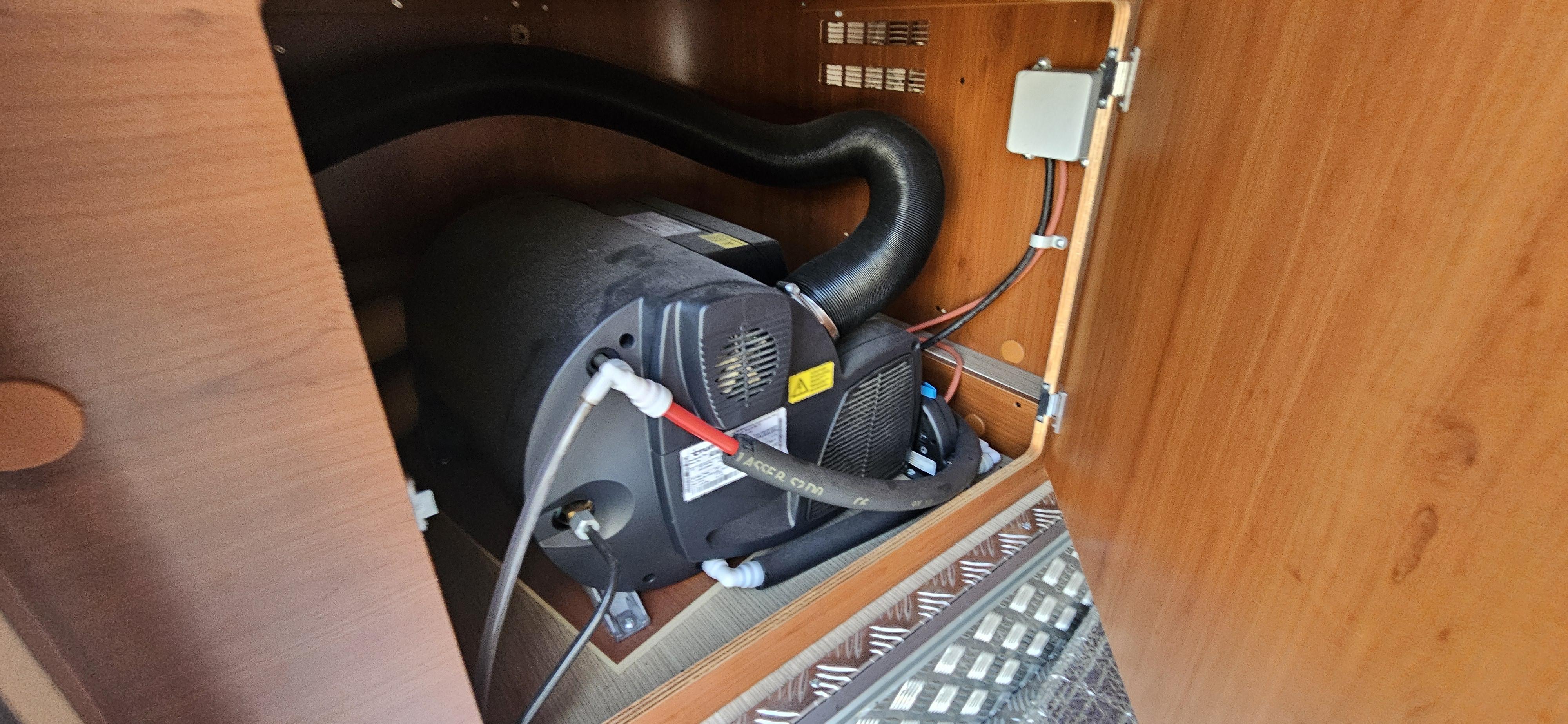  - 27 - MOBILVETTA KYACHT 85 TECHNO LINE 