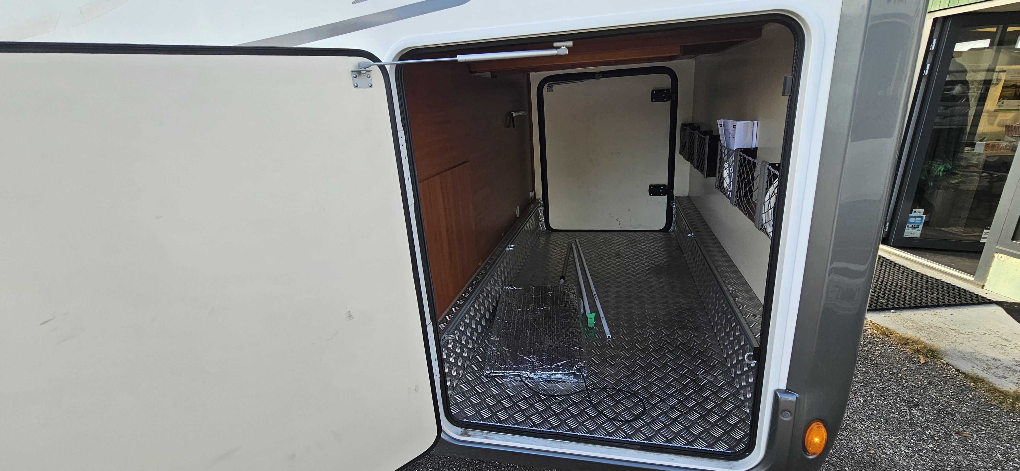  - 28 - MOBILVETTA KYACHT 85 TECHNO LINE 