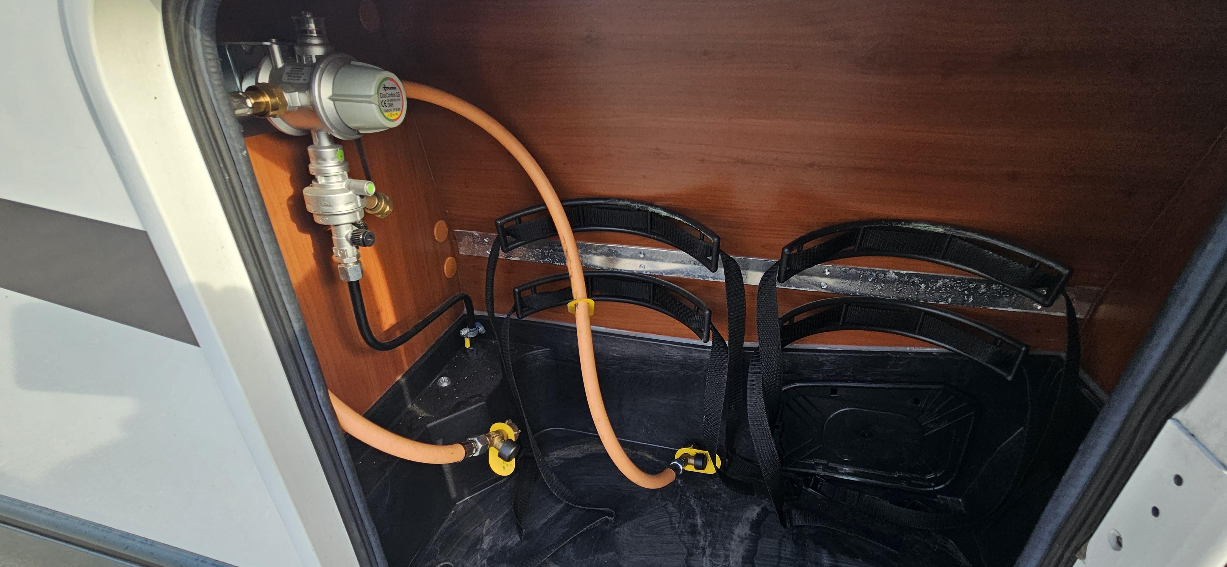  - 31 - MOBILVETTA KYACHT 85 TECHNO LINE 