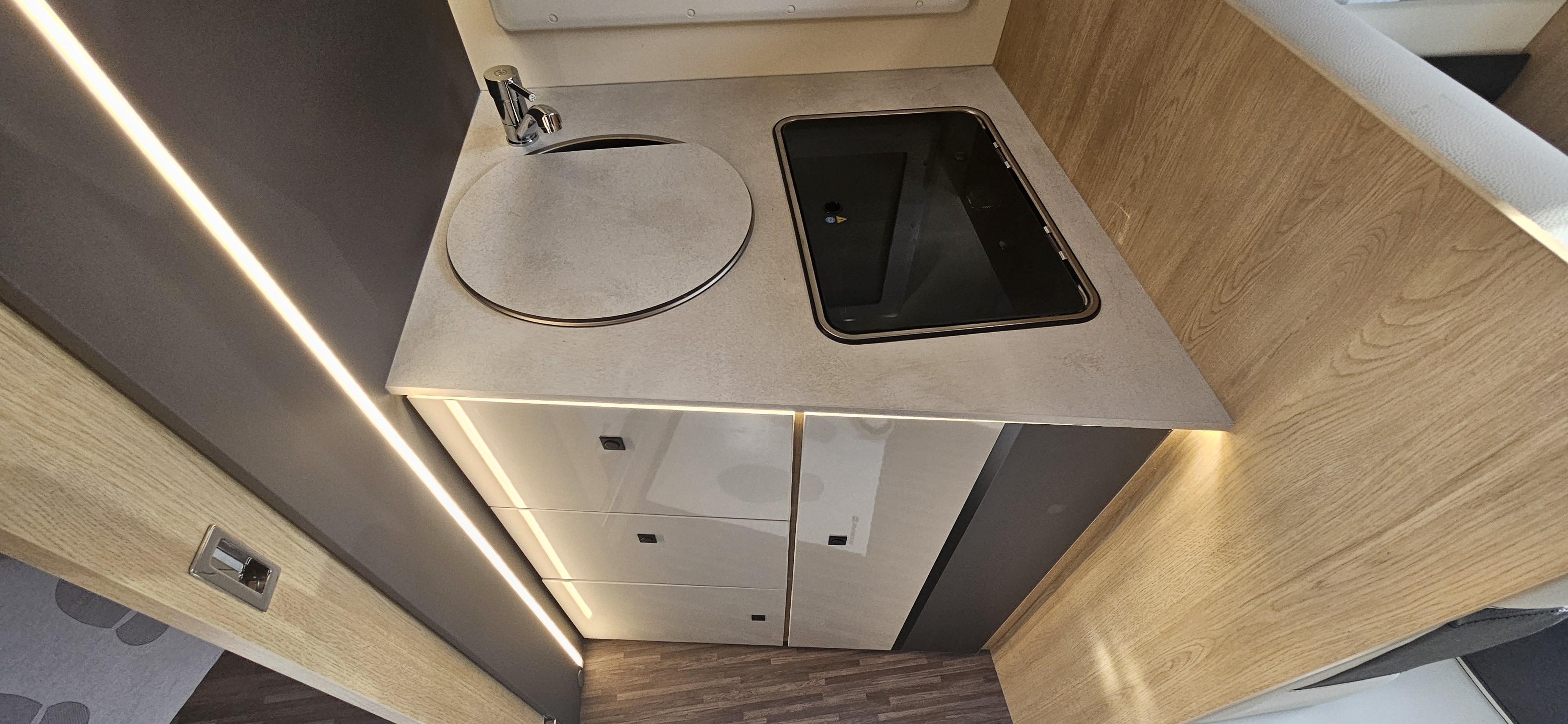  - 17 - CI MANOA 66L XT 