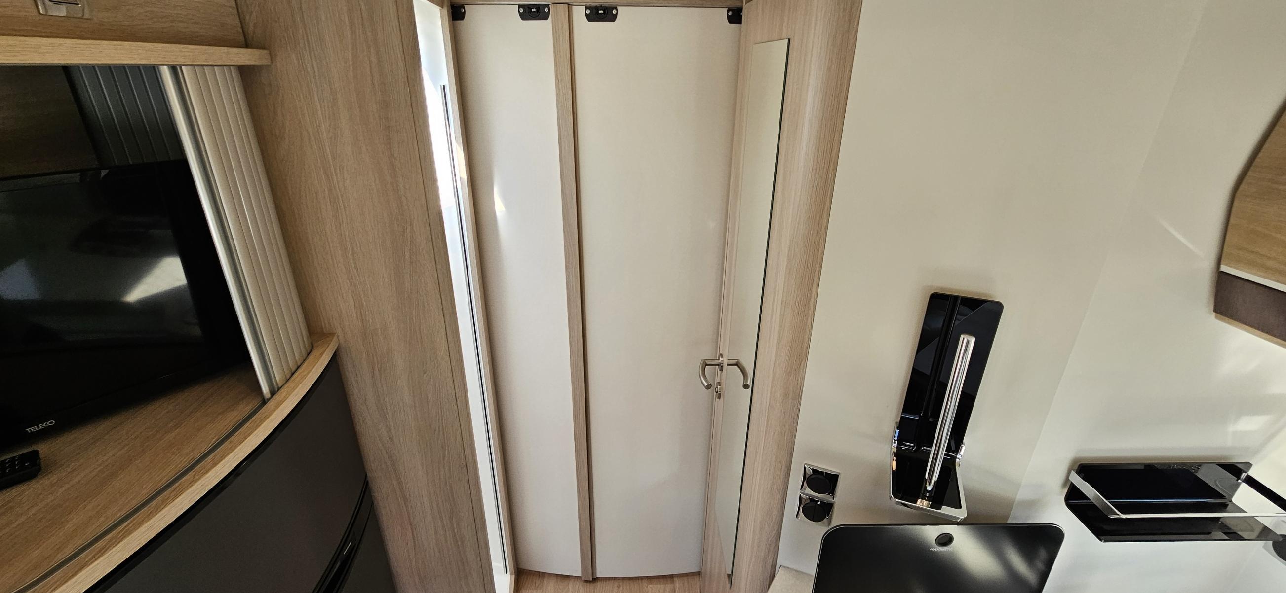  - 5 - RAPIDO 8066 DF PREMIUM EDITION 