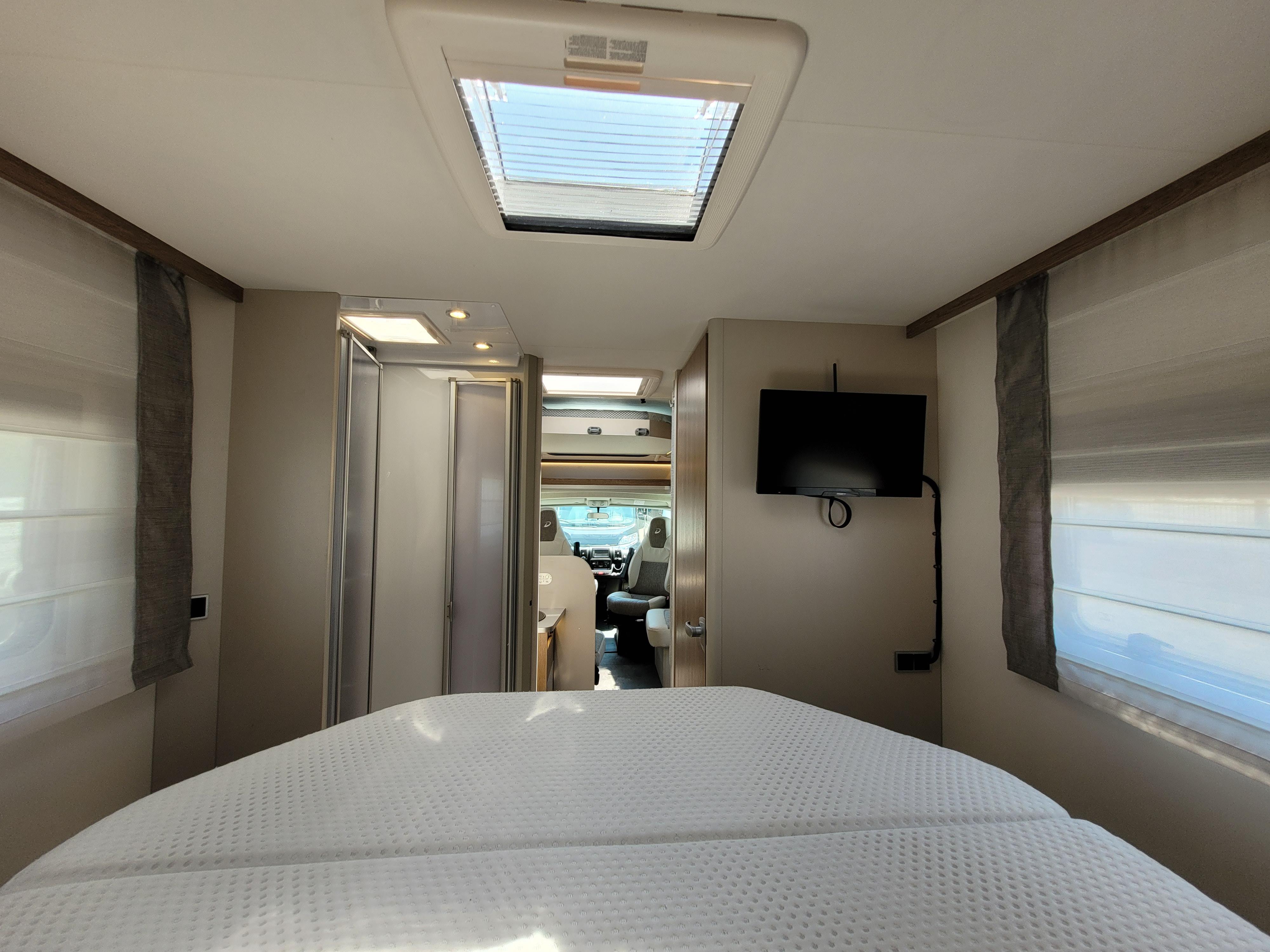  - 15 - DETHLEFFS TREND T 7057 DBL 