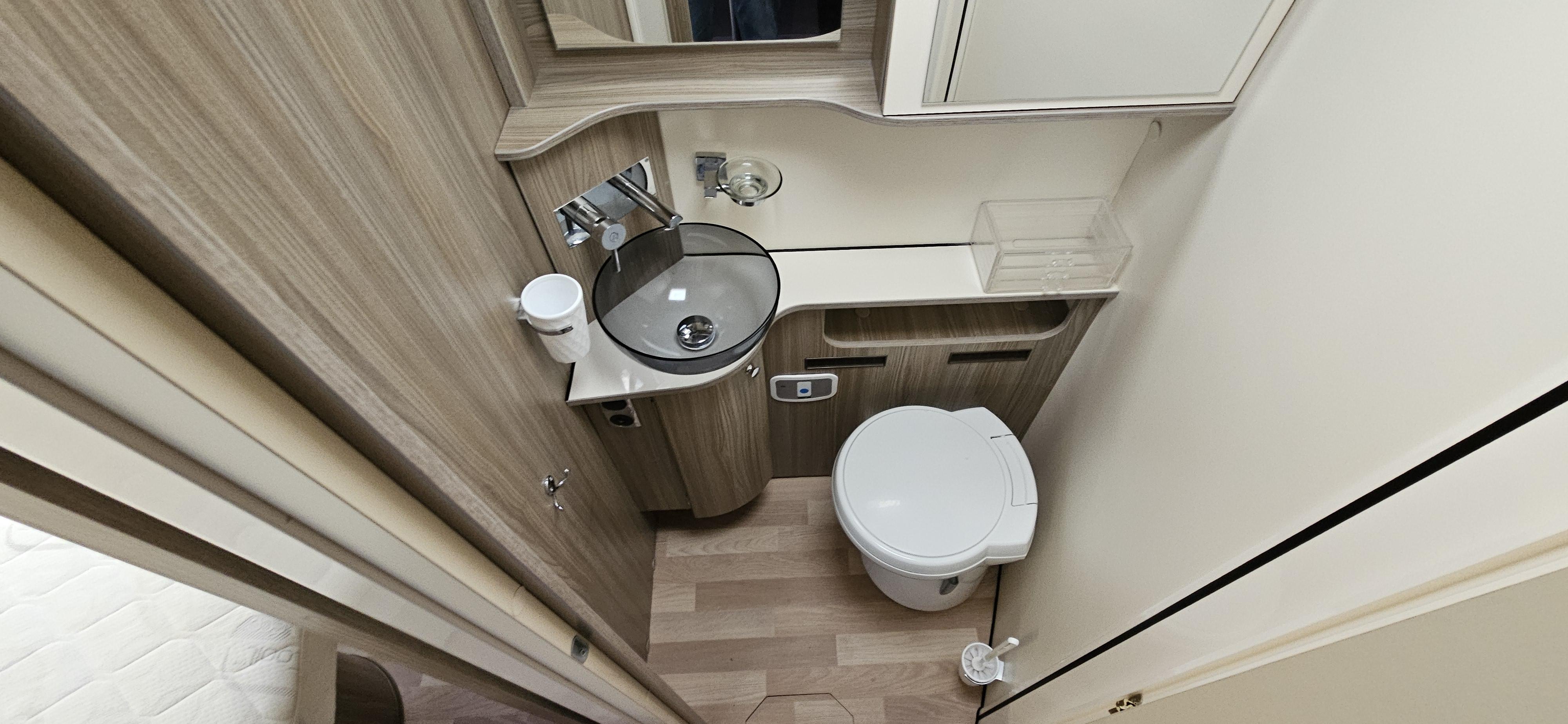  - 28 - AUTOSTAR PASSION 730 LCA 