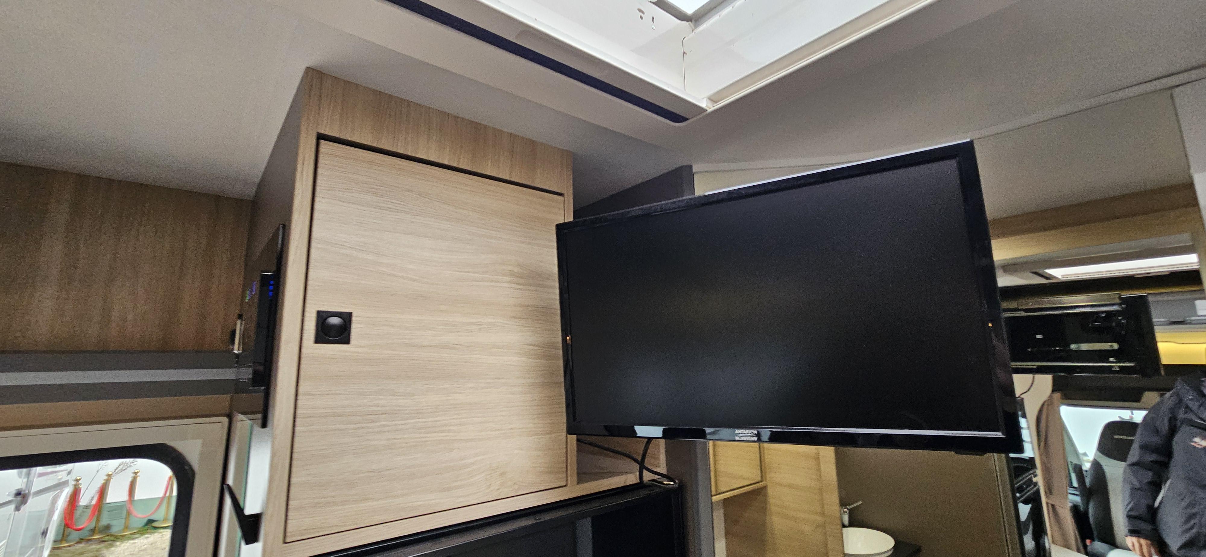  - 27 - CHAUSSON 650 FIRST LINE 