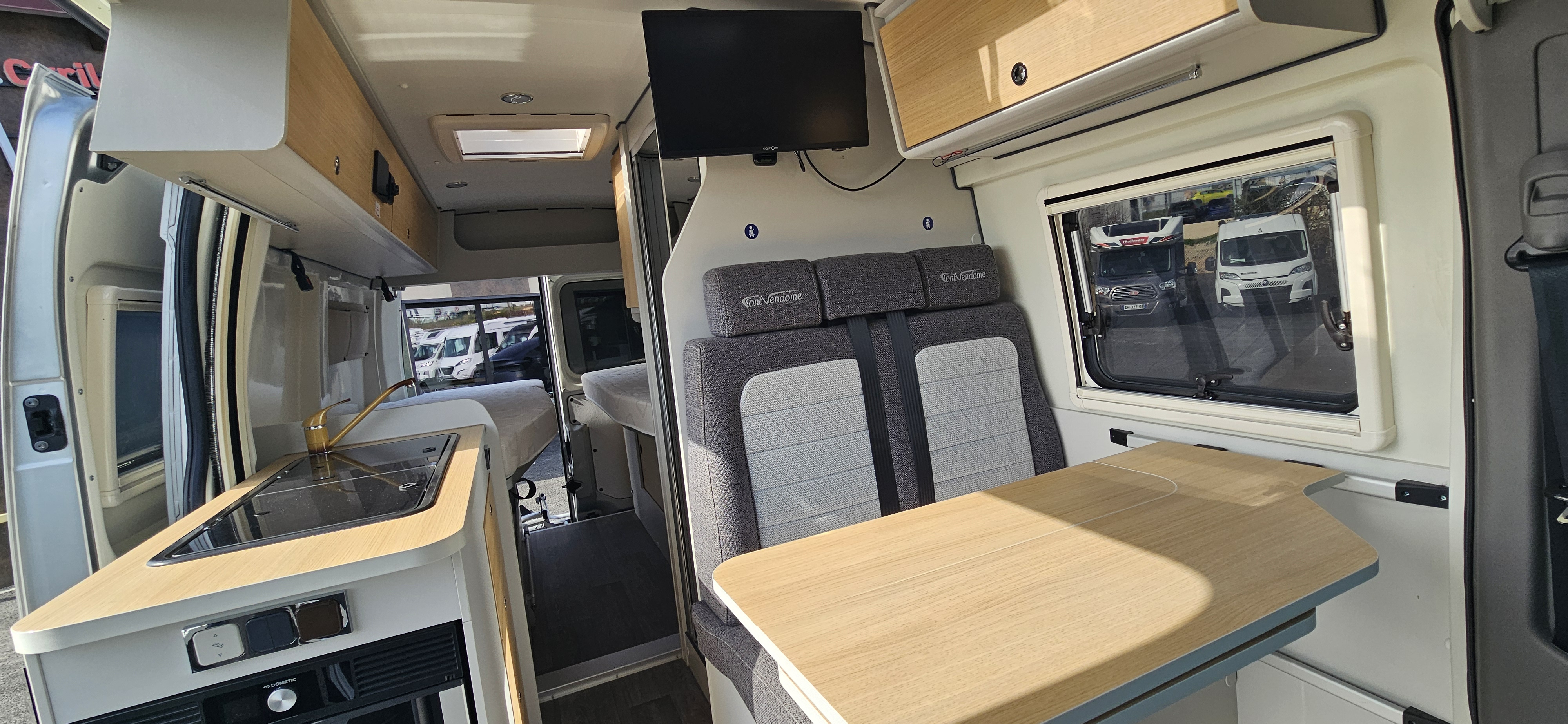  - 7 - FONT VENDOME MASTER VAN DUO 