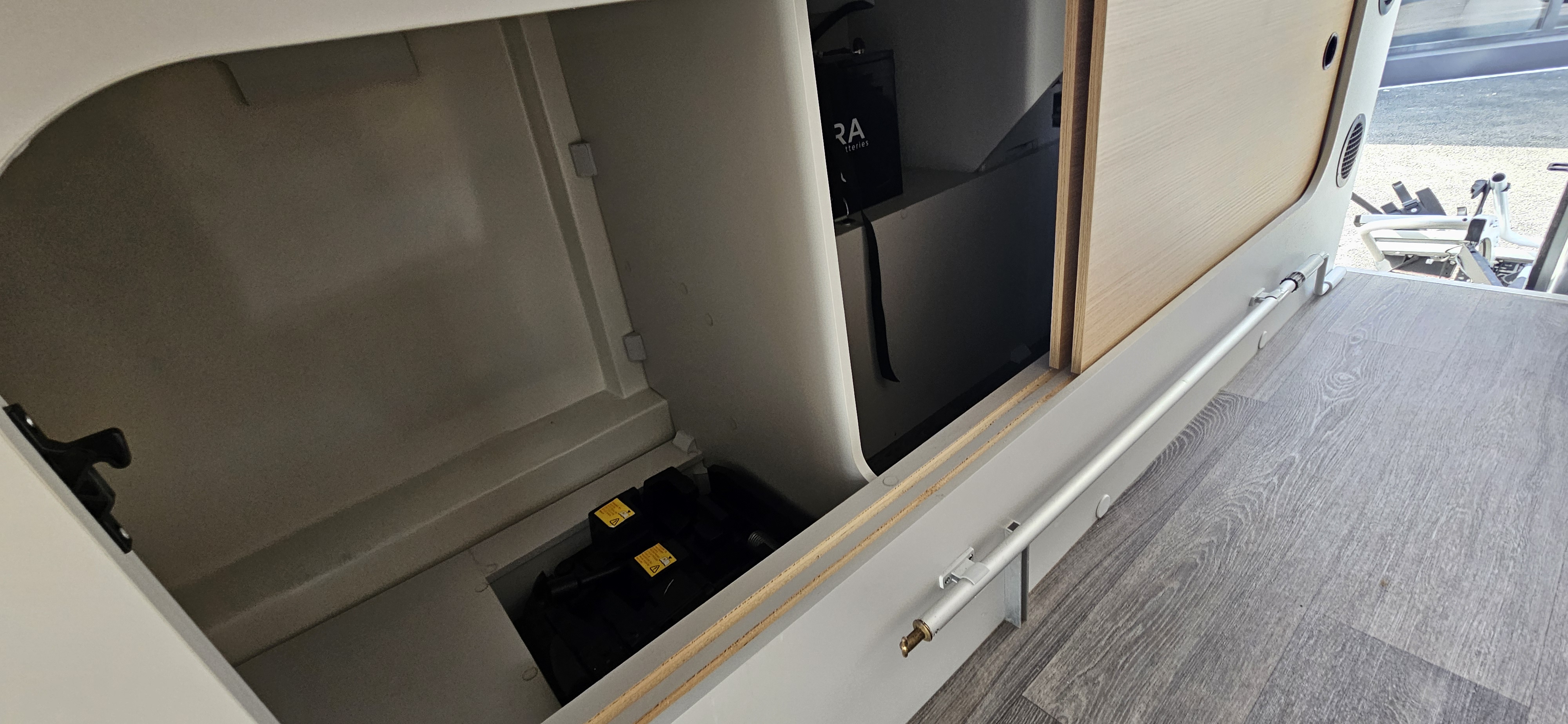  - 17 - FONT VENDOME MASTER VAN DUO 