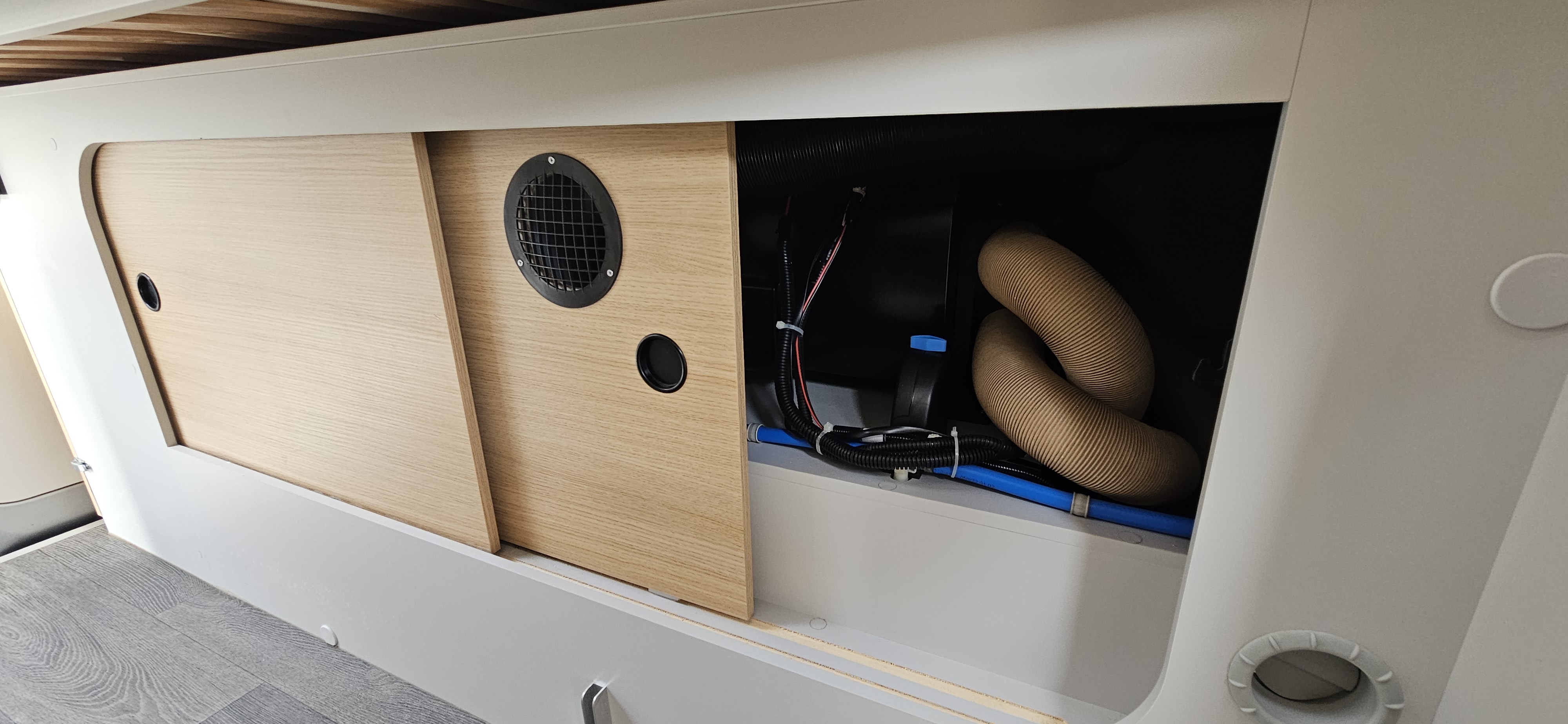  - 18 - FONT VENDOME MASTER VAN DUO 