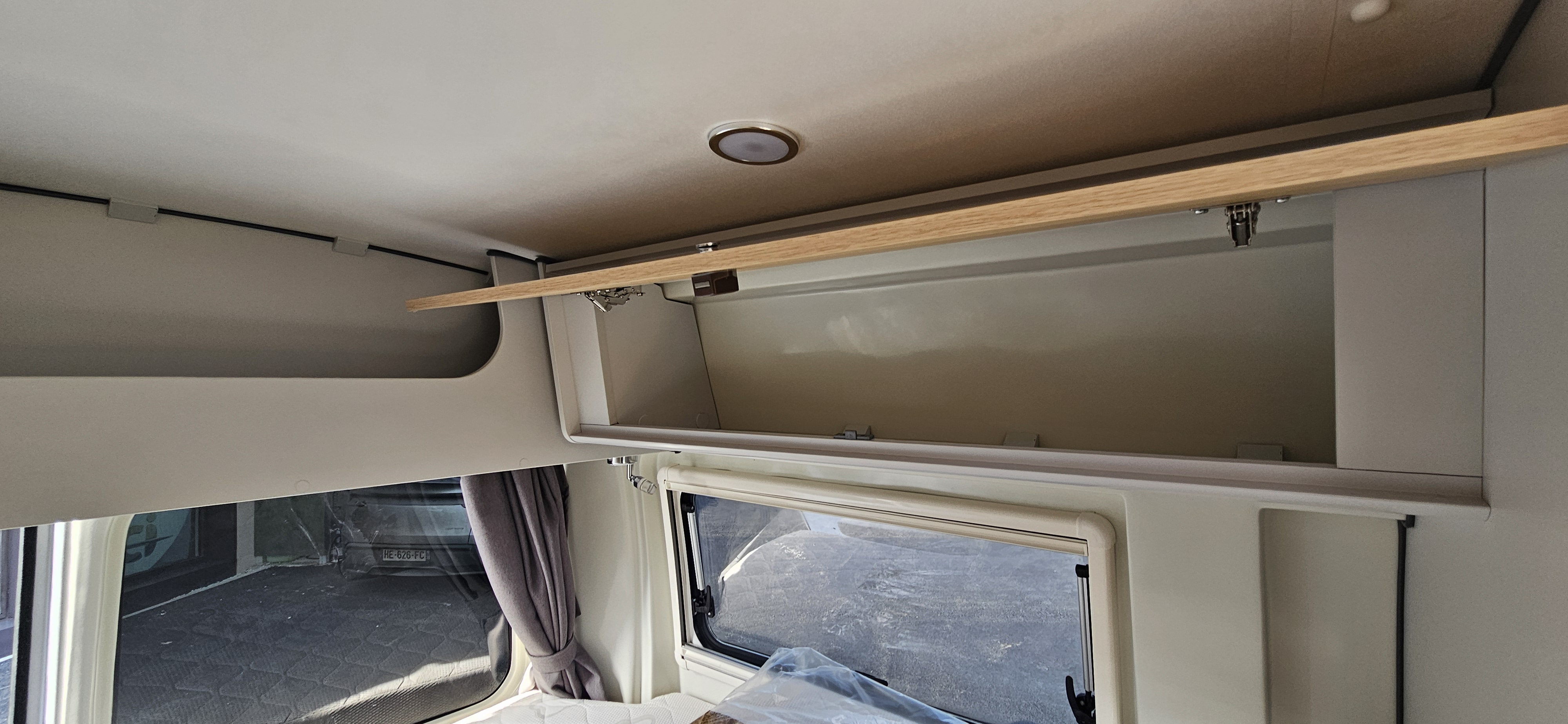  - 19 - FONT VENDOME MASTER VAN DUO 