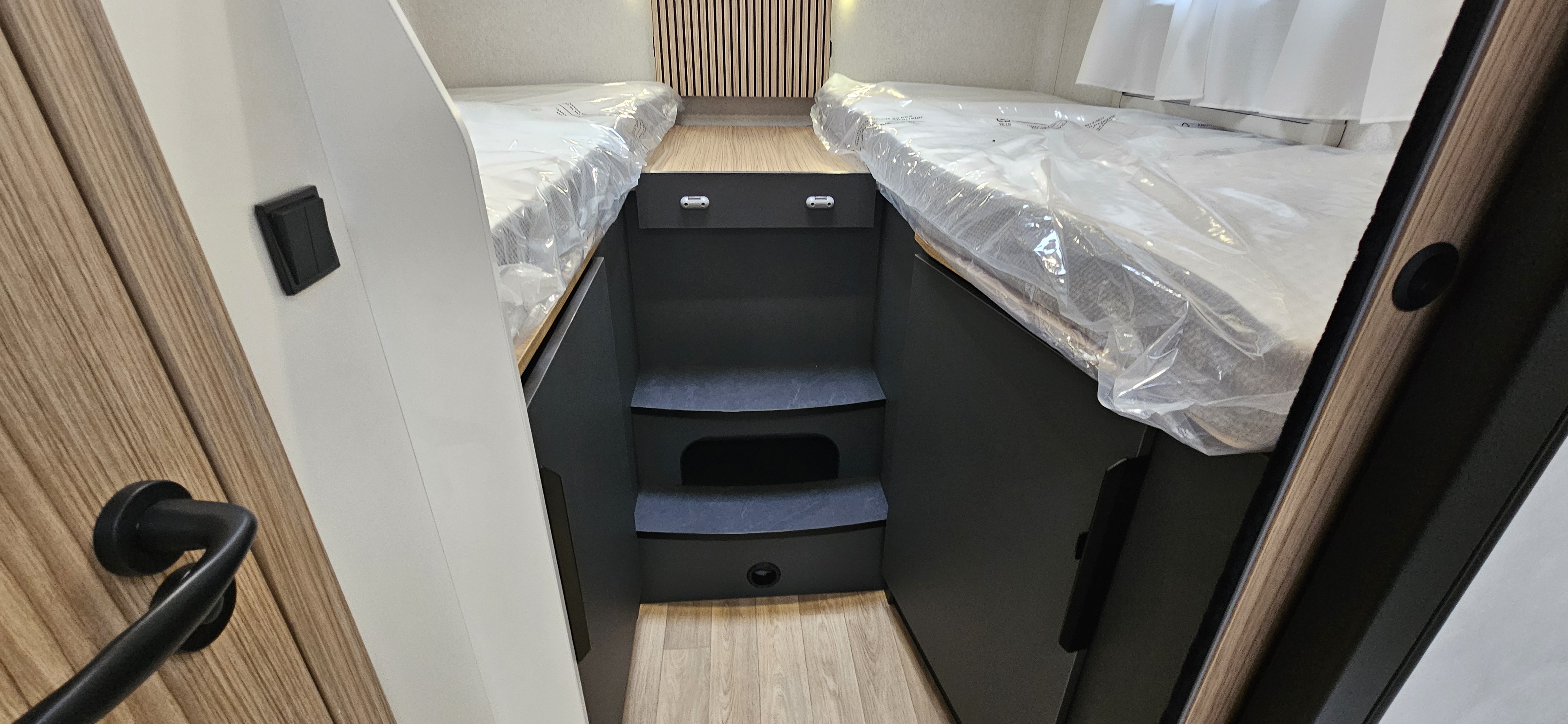  - 8 - BAVARIA T 740 FGJ NOMADE 