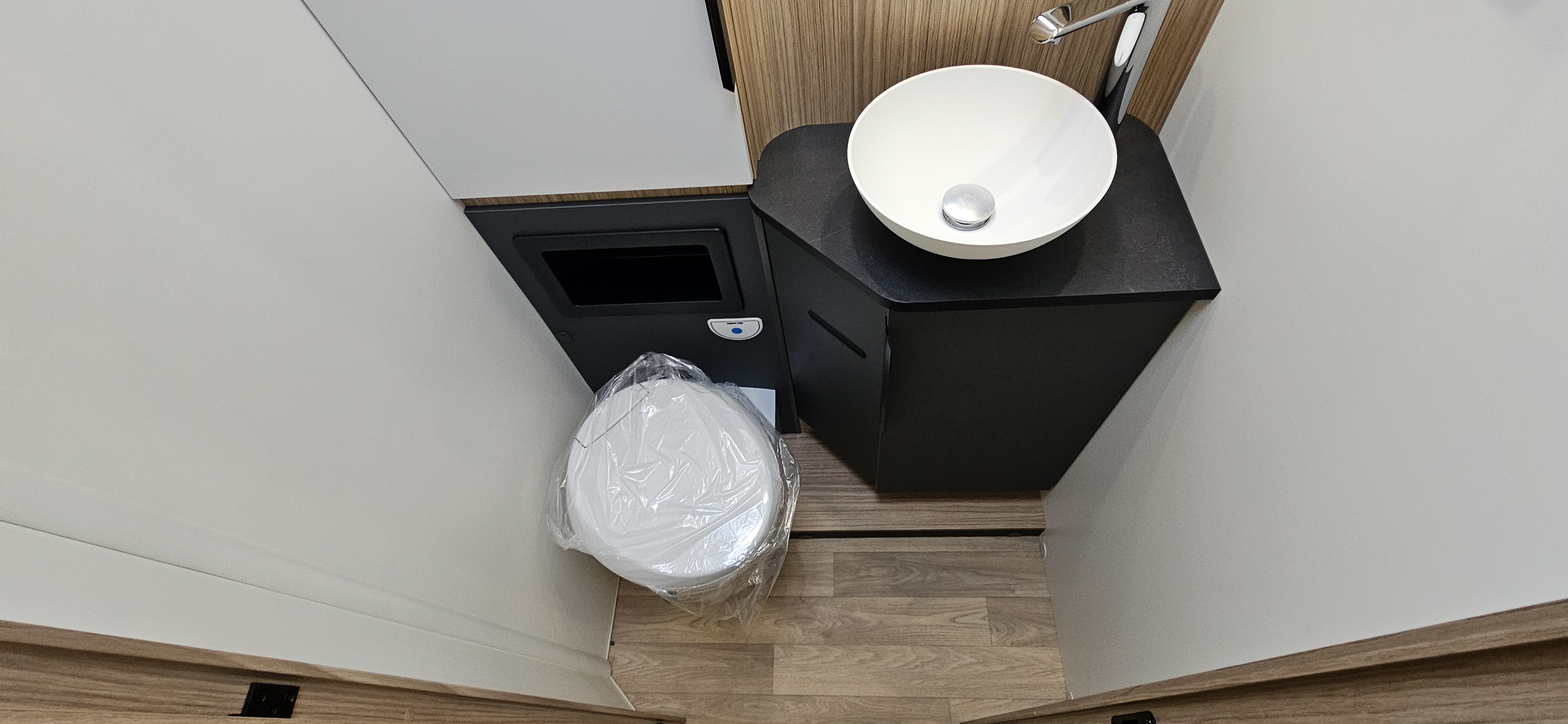  - 9 - BAVARIA T 740 FGJ NOMADE 