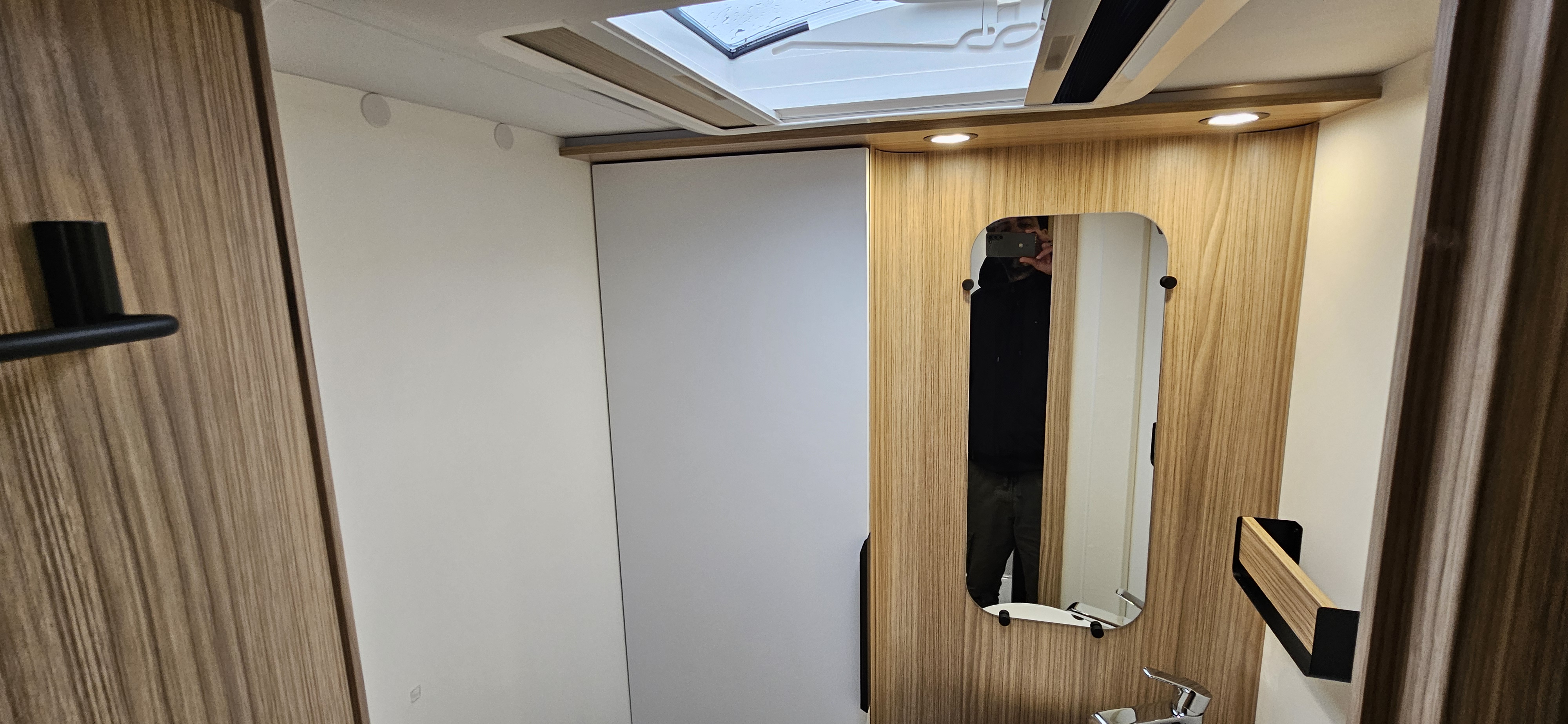  - 11 - BAVARIA T 740 FGJ NOMADE 