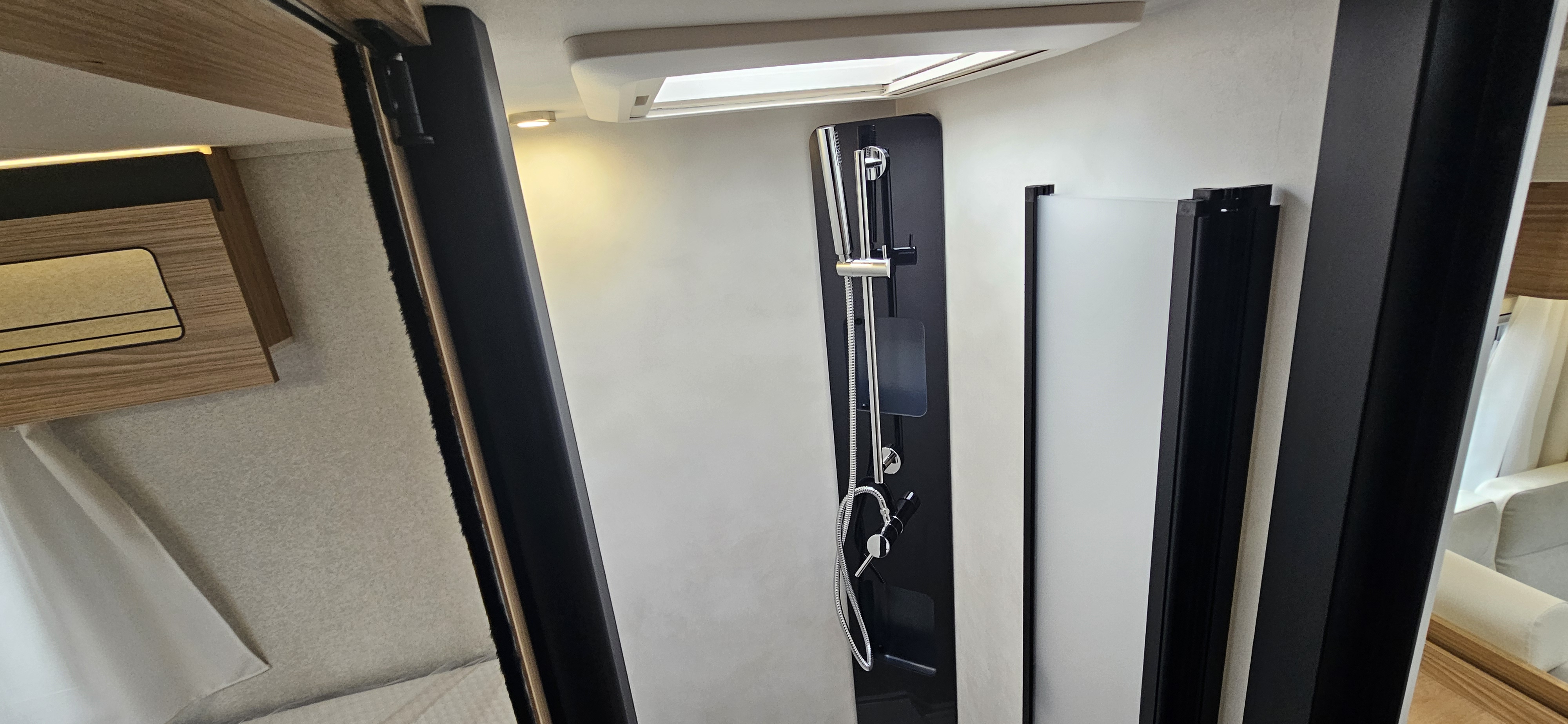  - 18 - BAVARIA T 720 FGJ INTENSE 