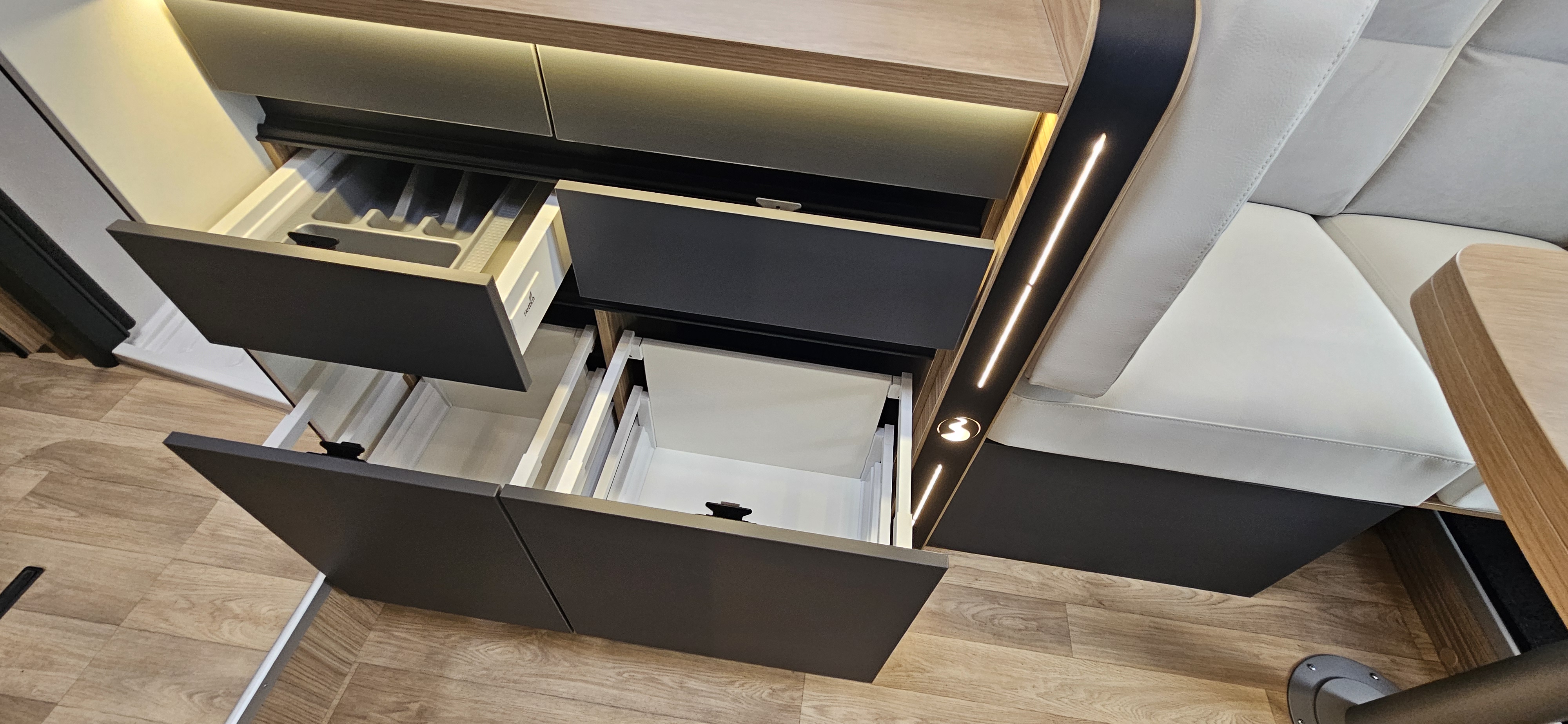  - 20 - BAVARIA T 720 FGJ INTENSE 