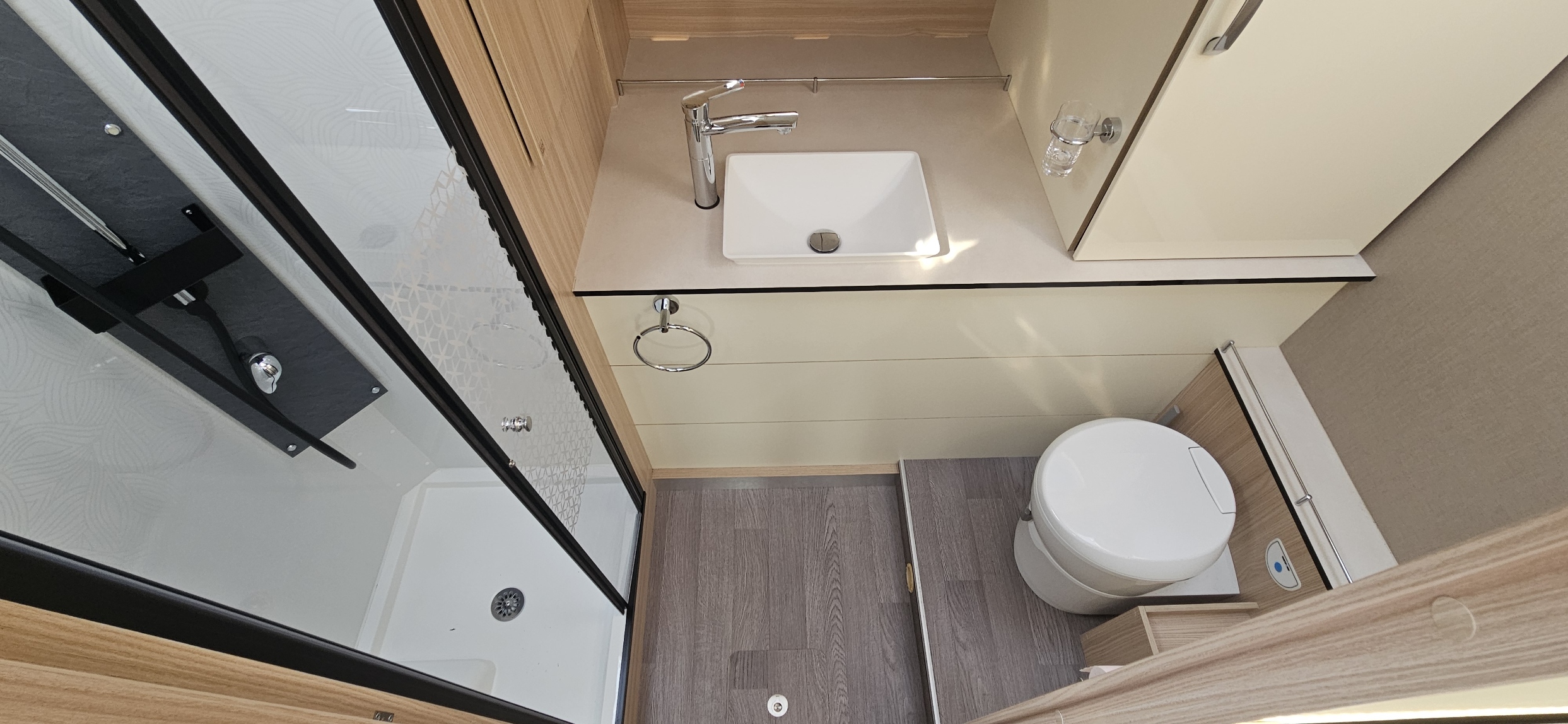  - 18 - FLORIUM MAYFLOWER 67 LO 