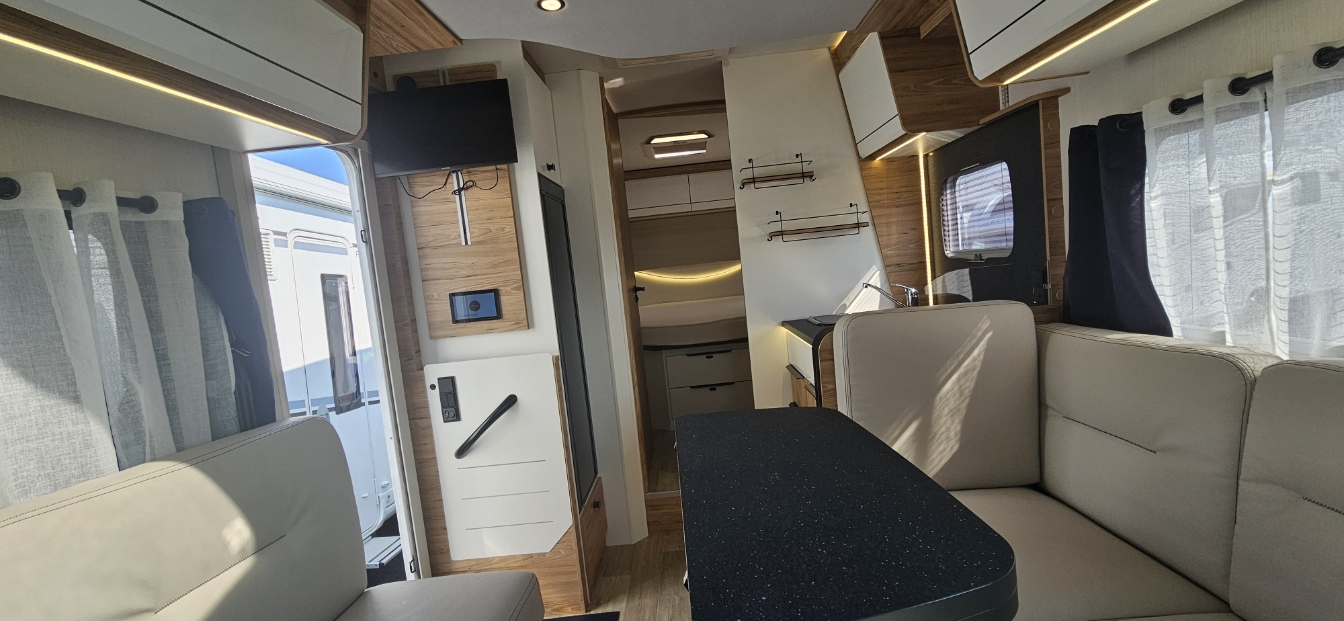  - 8 - BAVARIA T 726 FC NOMADE 