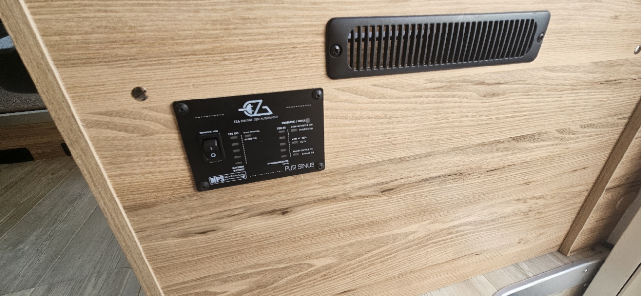  - 12 - BAVARIA T 726 FC NOMADE 