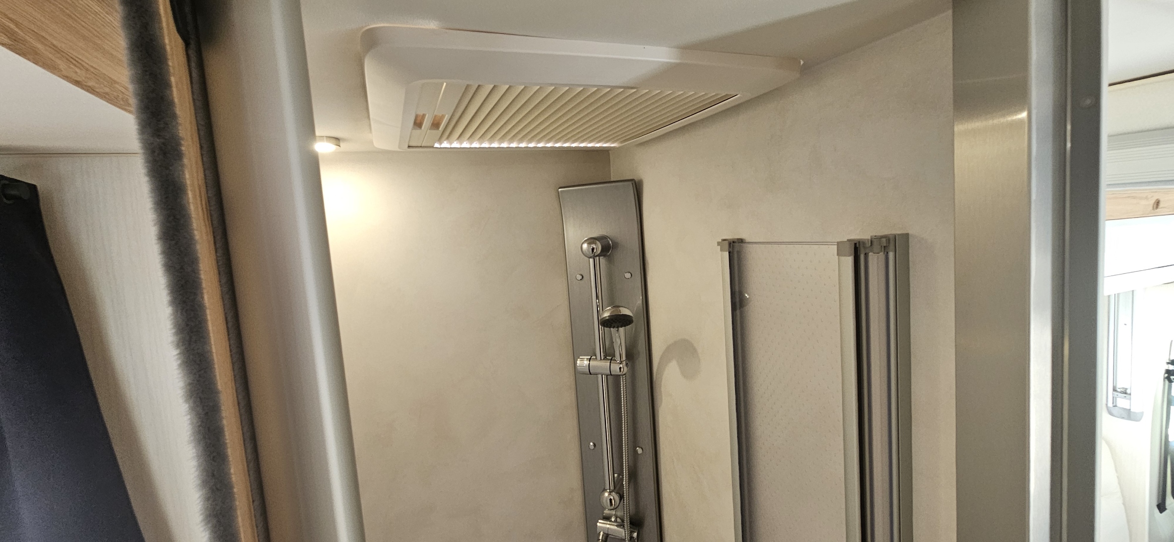  - 20 - BAVARIA T 726 FC NOMADE 